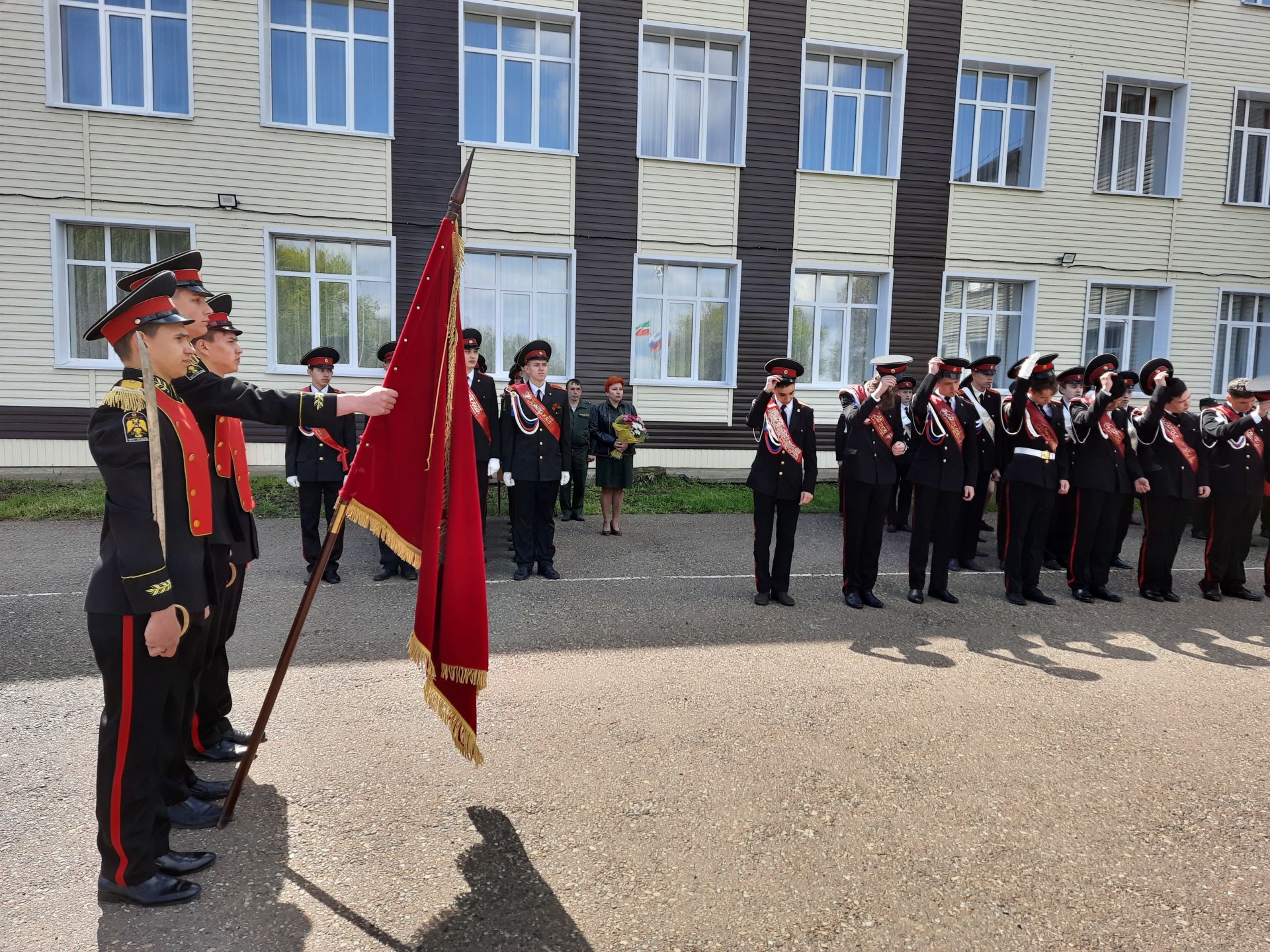 Чистопольские кадеты простились со знаменем родной школы