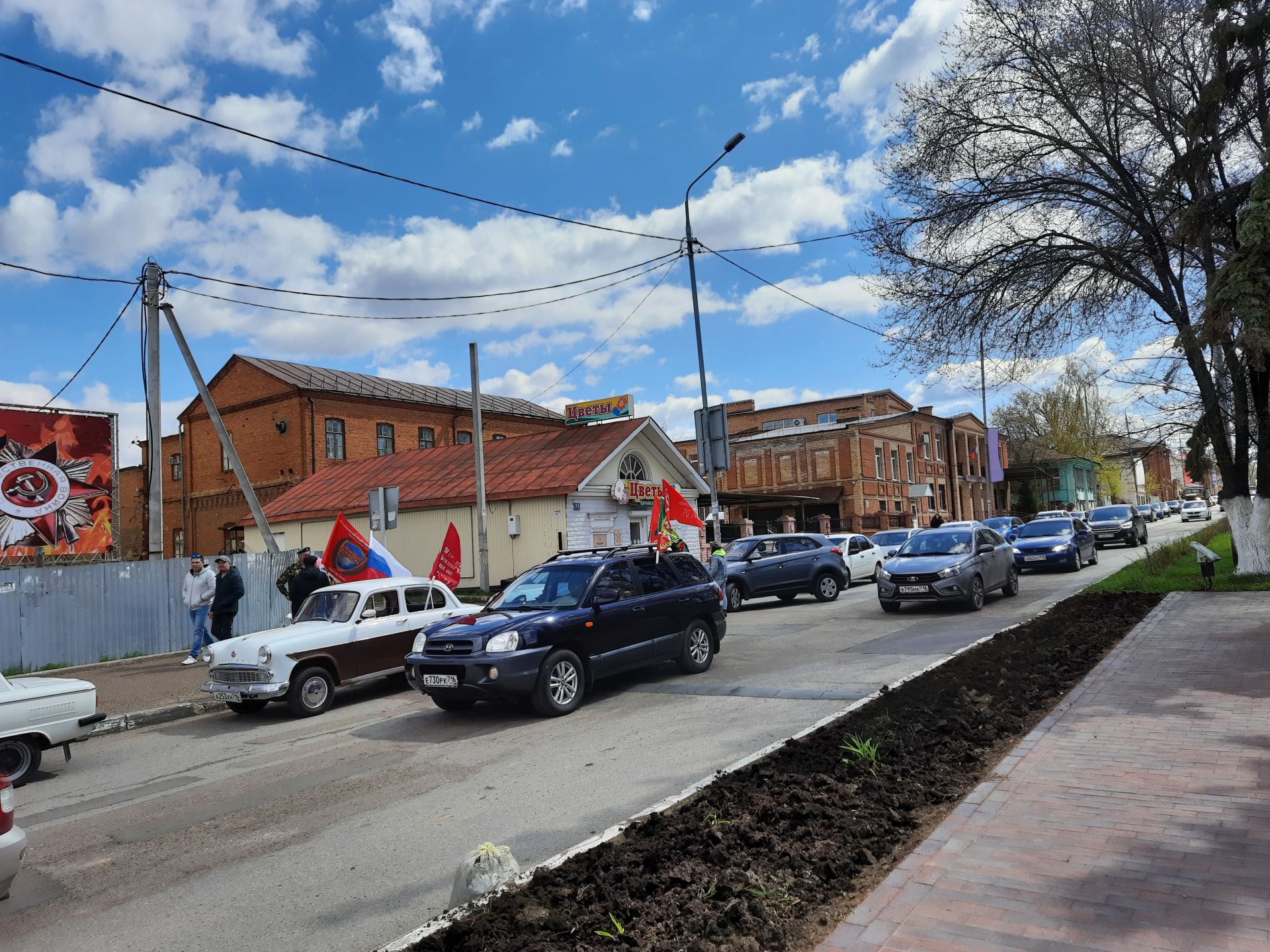 В преддверии Дня Победы в Чистополе провели массовый автопробег (Фоторепортаж)