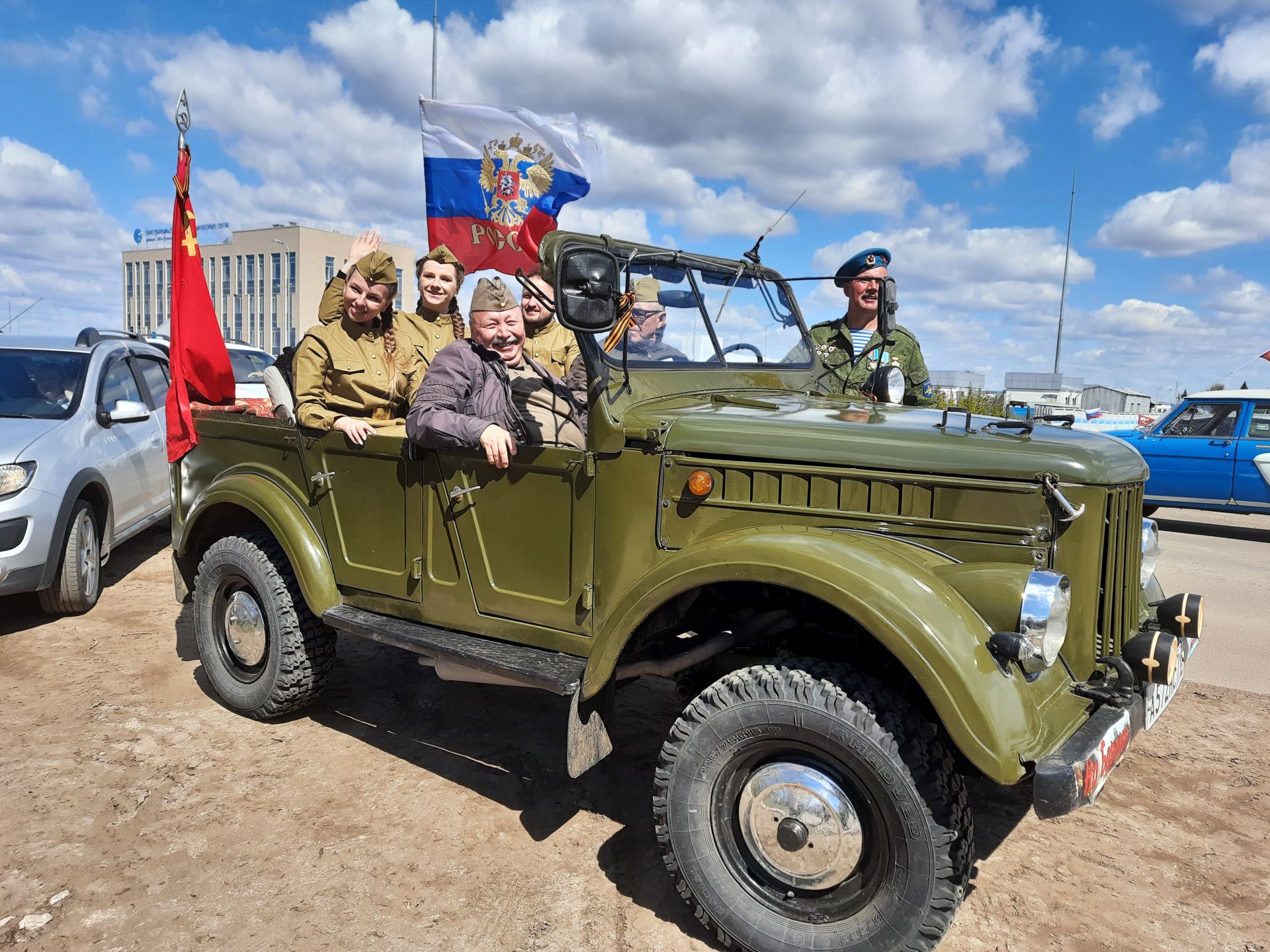 В преддверии Дня Победы в Чистополе провели массовый автопробег (Фоторепортаж)