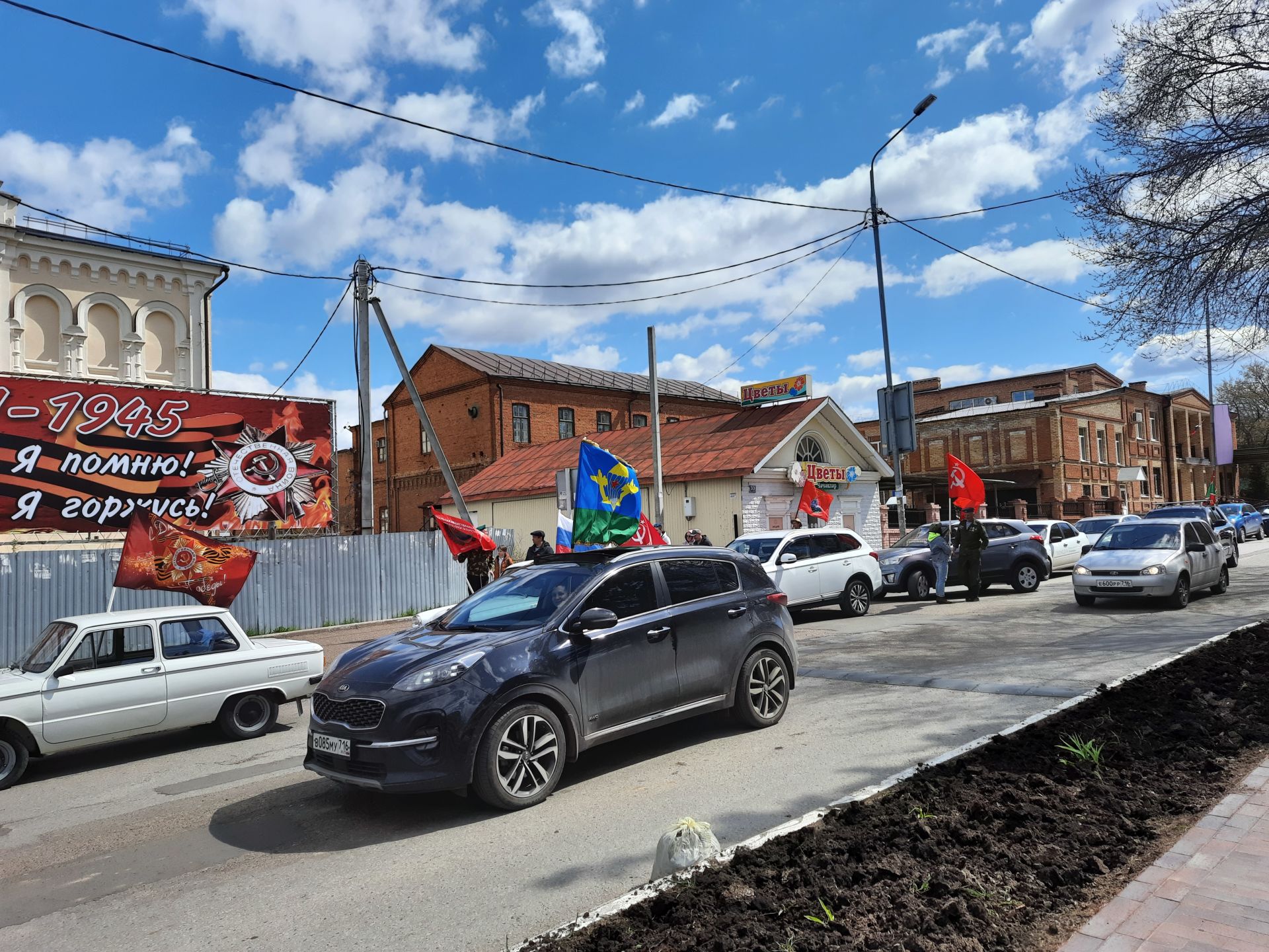 В преддверии Дня Победы в Чистополе провели массовый автопробег (Фоторепортаж)