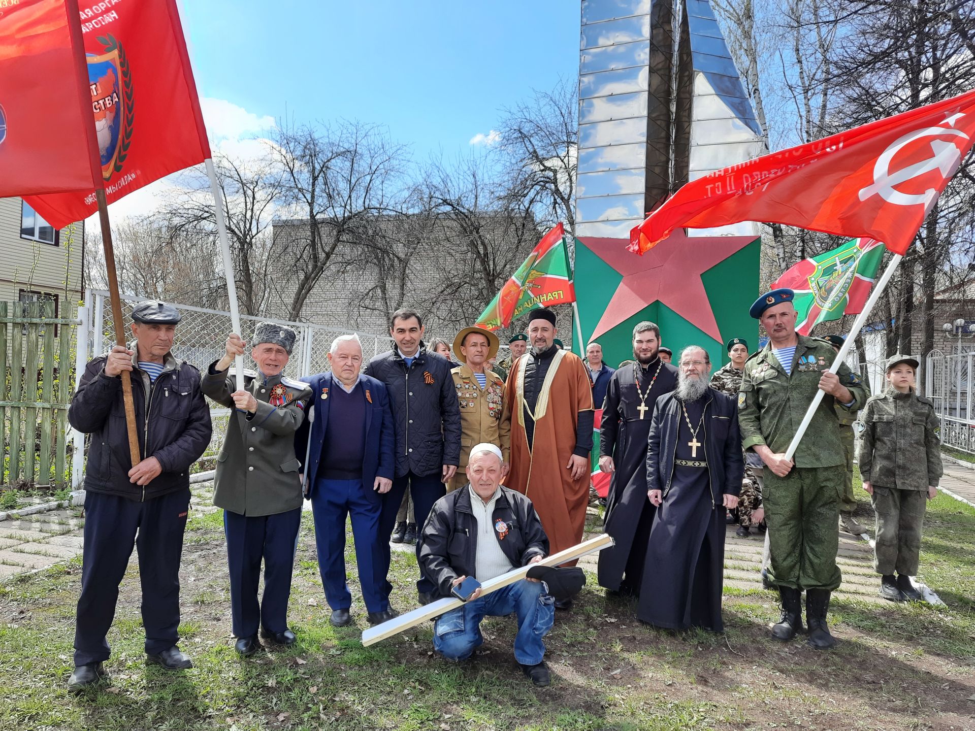 В преддверии Дня Победы в Чистополе провели массовый автопробег (Фоторепортаж)