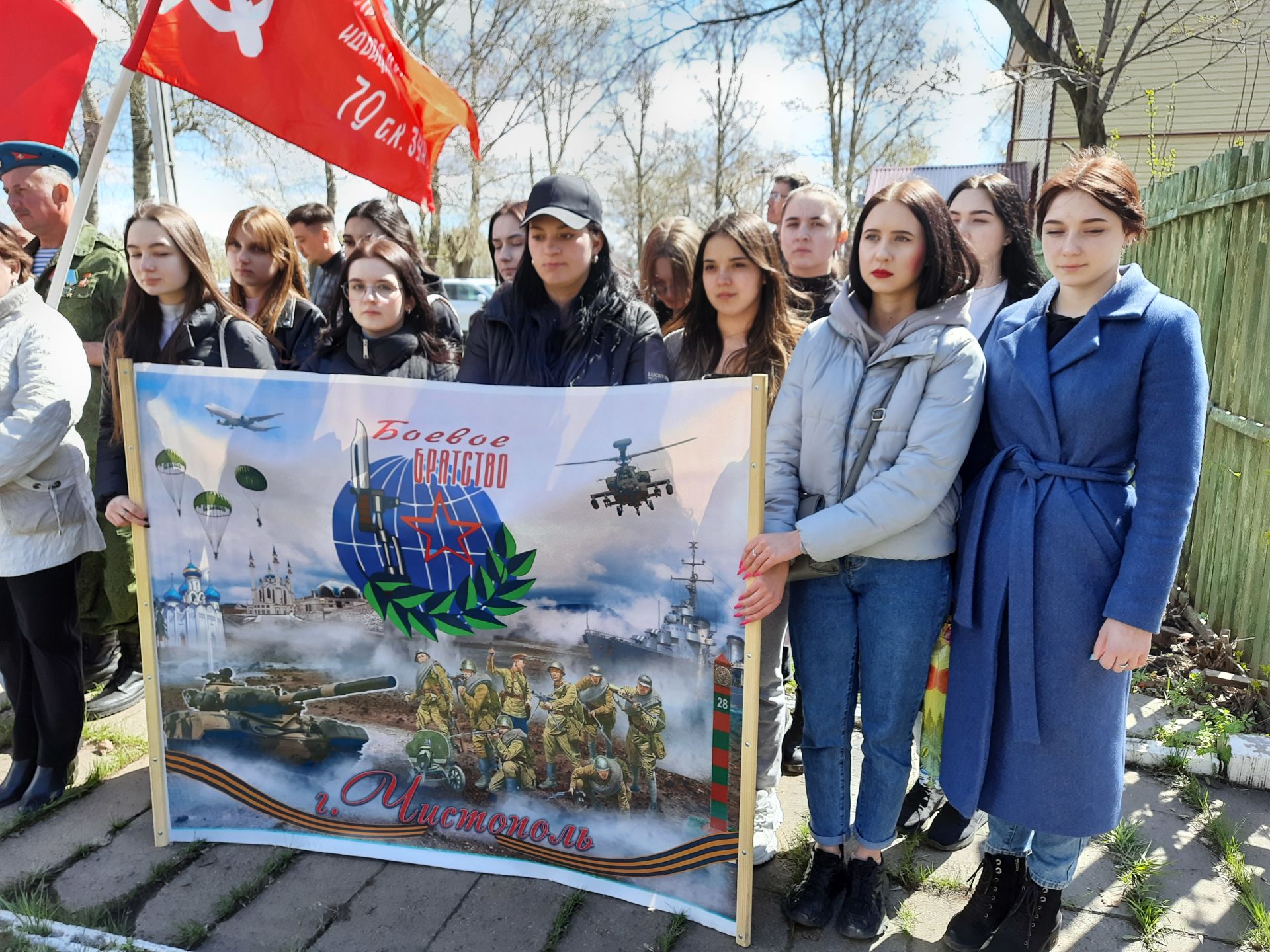 В преддверии Дня Победы в Чистополе провели массовый автопробег (Фоторепортаж)