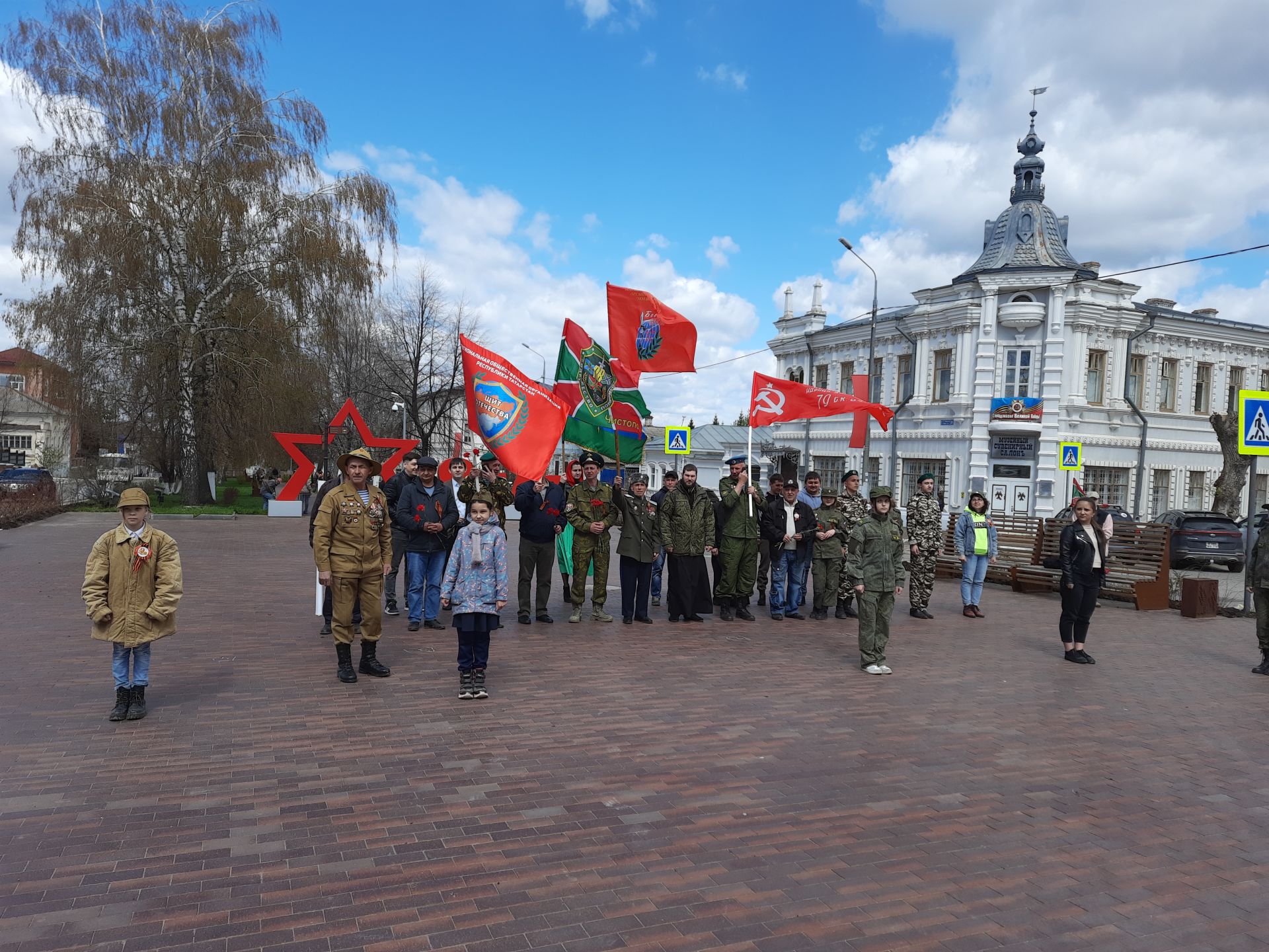 В преддверии Дня Победы в Чистополе провели массовый автопробег (Фоторепортаж)