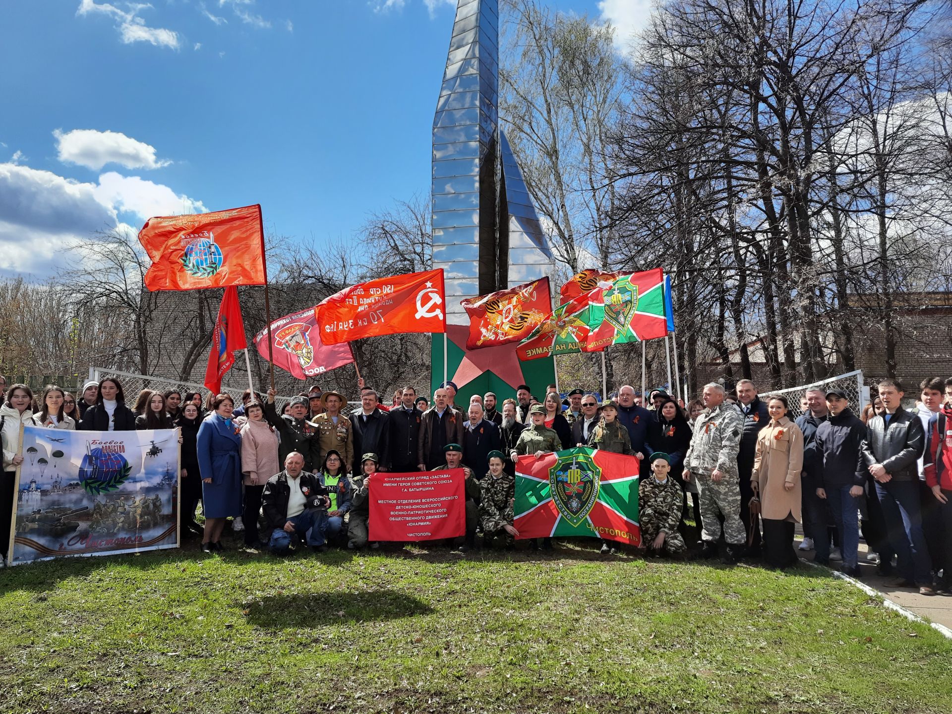 В преддверии Дня Победы в Чистополе провели массовый автопробег (Фоторепортаж)