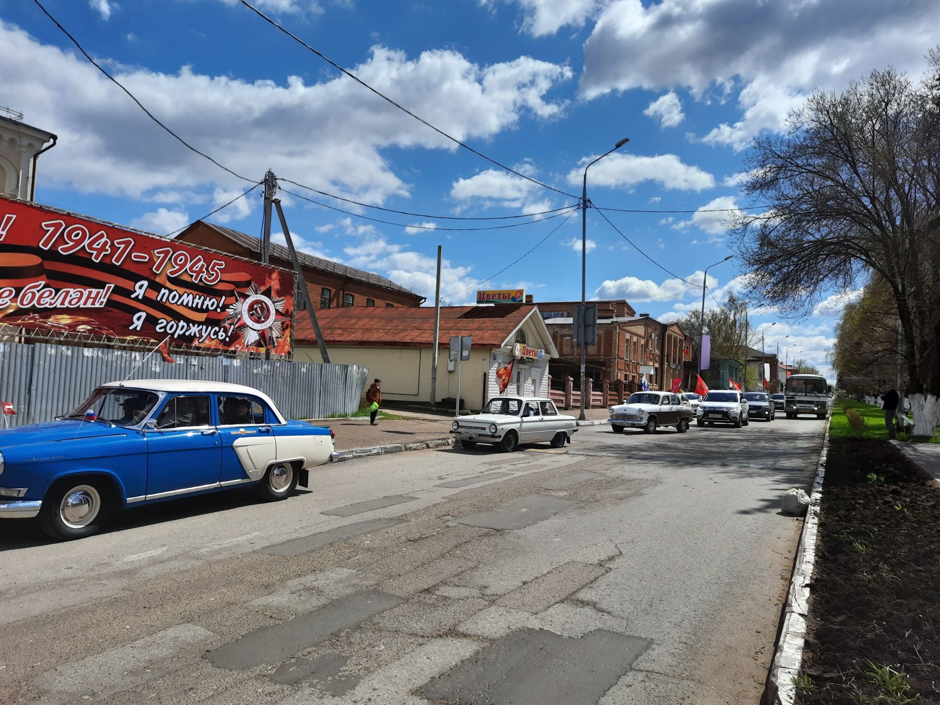 В преддверии Дня Победы в Чистополе провели массовый автопробег (Фоторепортаж)