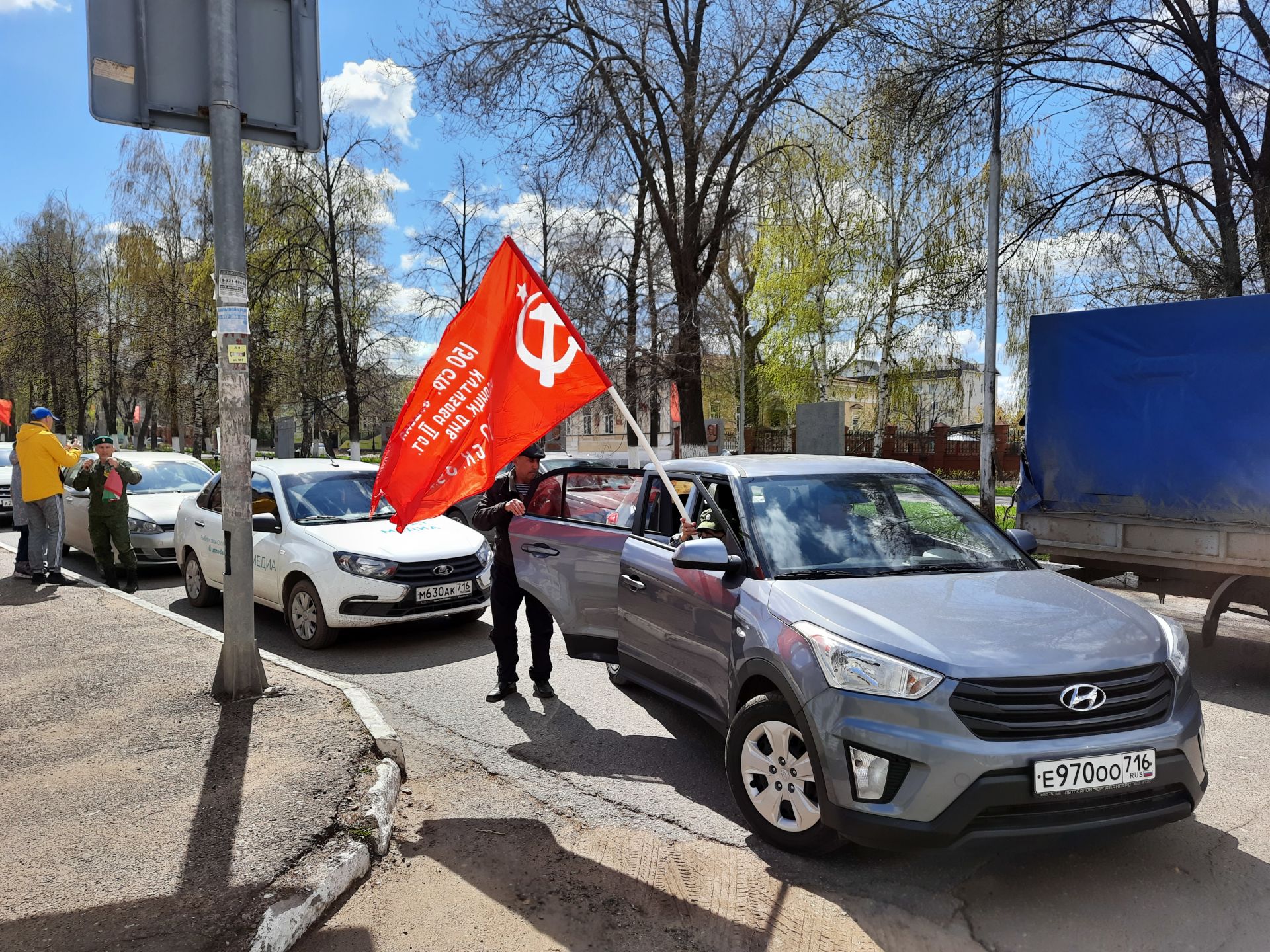 В преддверии Дня Победы в Чистополе провели массовый автопробег (Фоторепортаж)