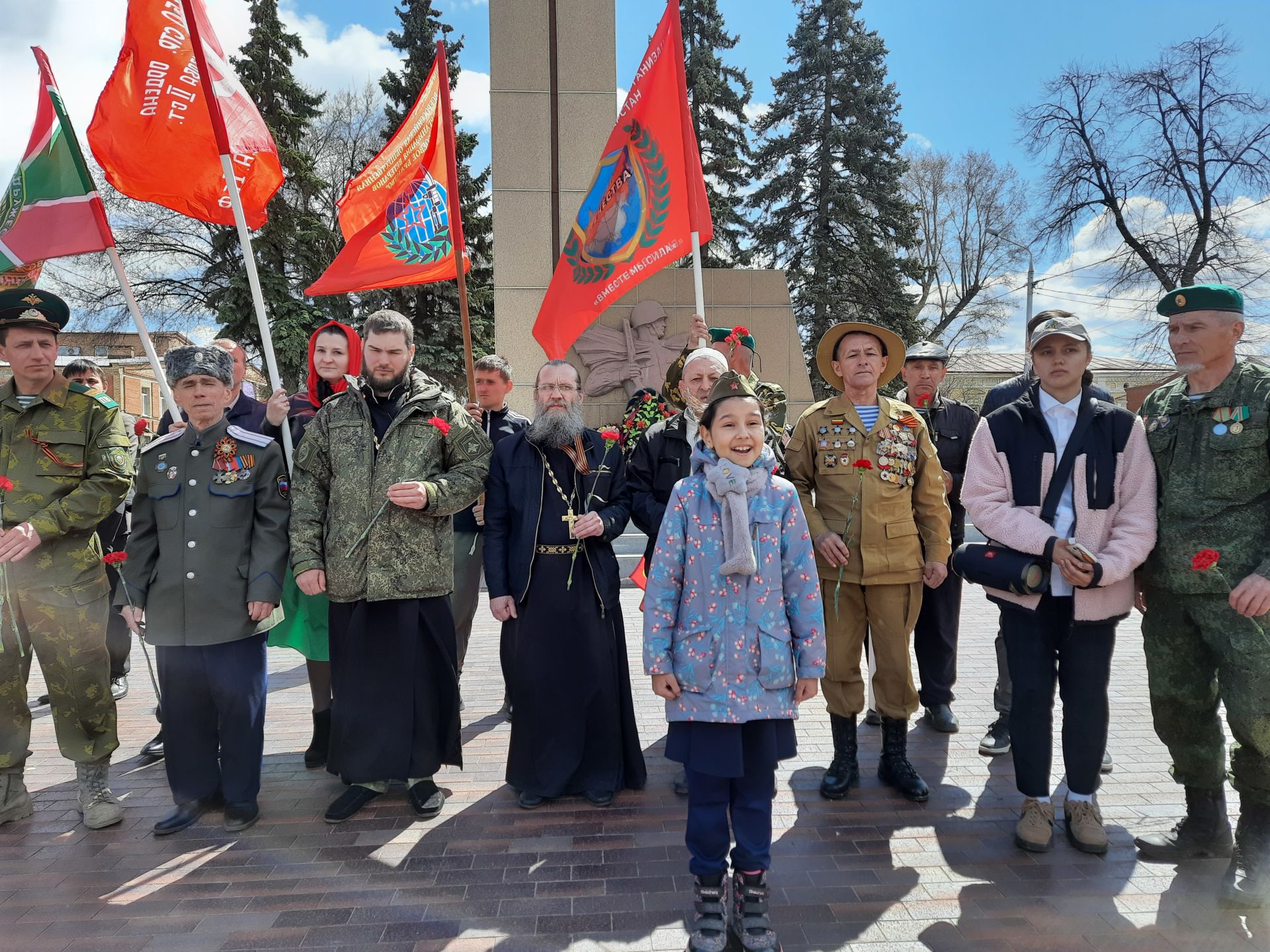 В преддверии Дня Победы в Чистополе провели массовый автопробег (Фоторепортаж)