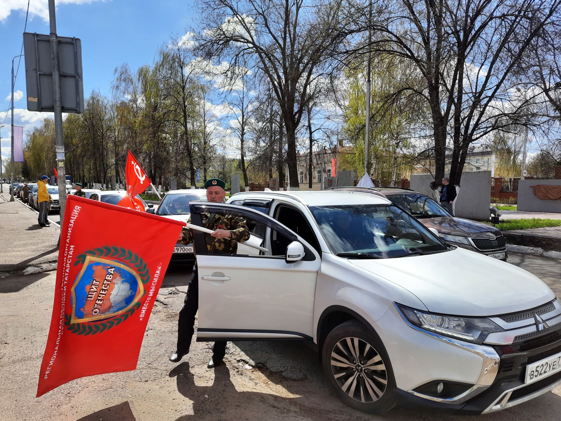 В преддверии Дня Победы в Чистополе провели массовый автопробег (Фоторепортаж)