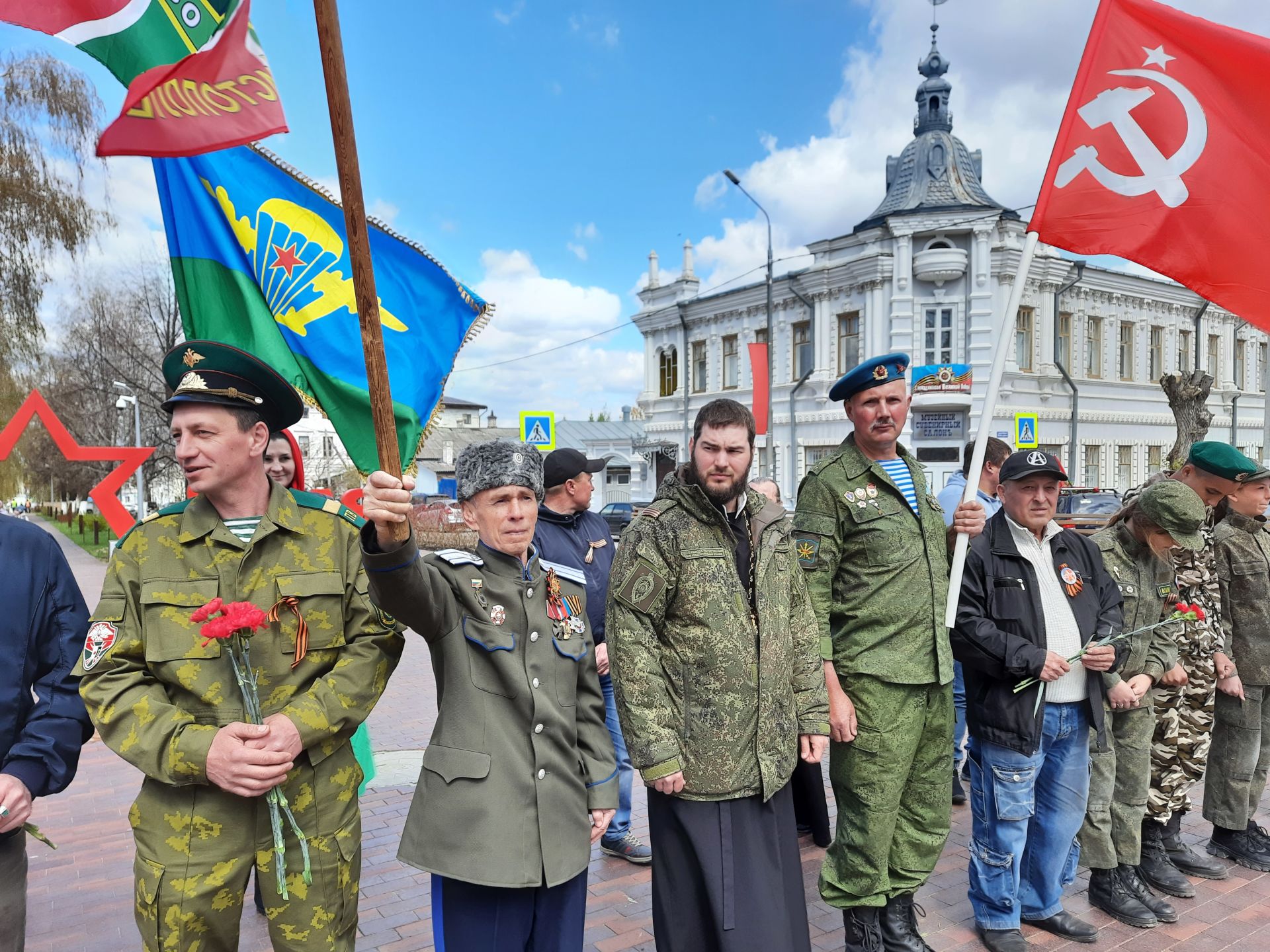 В преддверии Дня Победы в Чистополе провели массовый автопробег (Фоторепортаж)