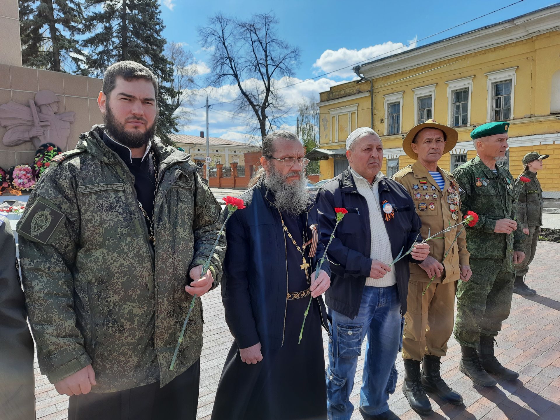 В преддверии Дня Победы в Чистополе провели массовый автопробег (Фоторепортаж)