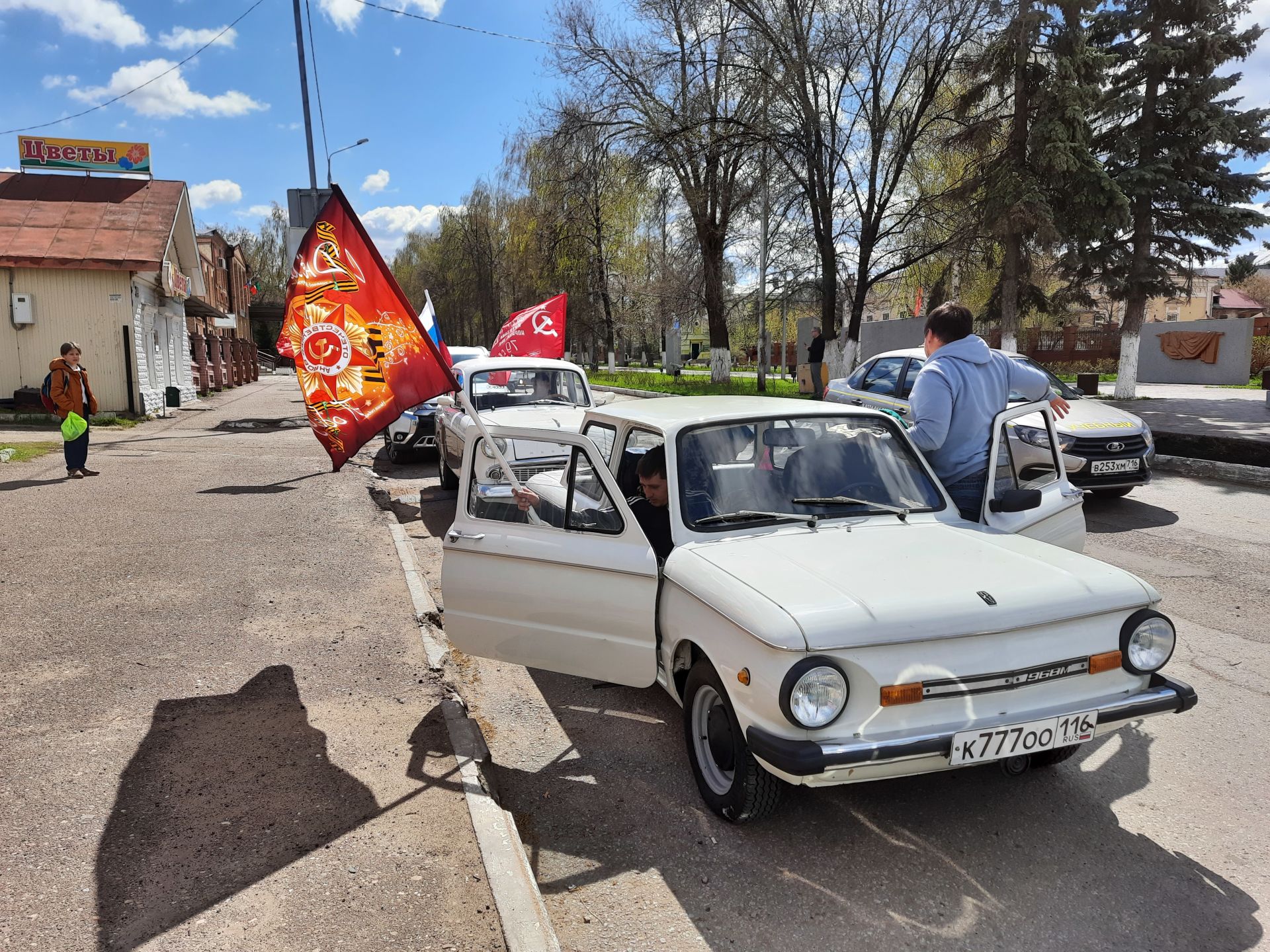 В преддверии Дня Победы в Чистополе провели массовый автопробег (Фоторепортаж)