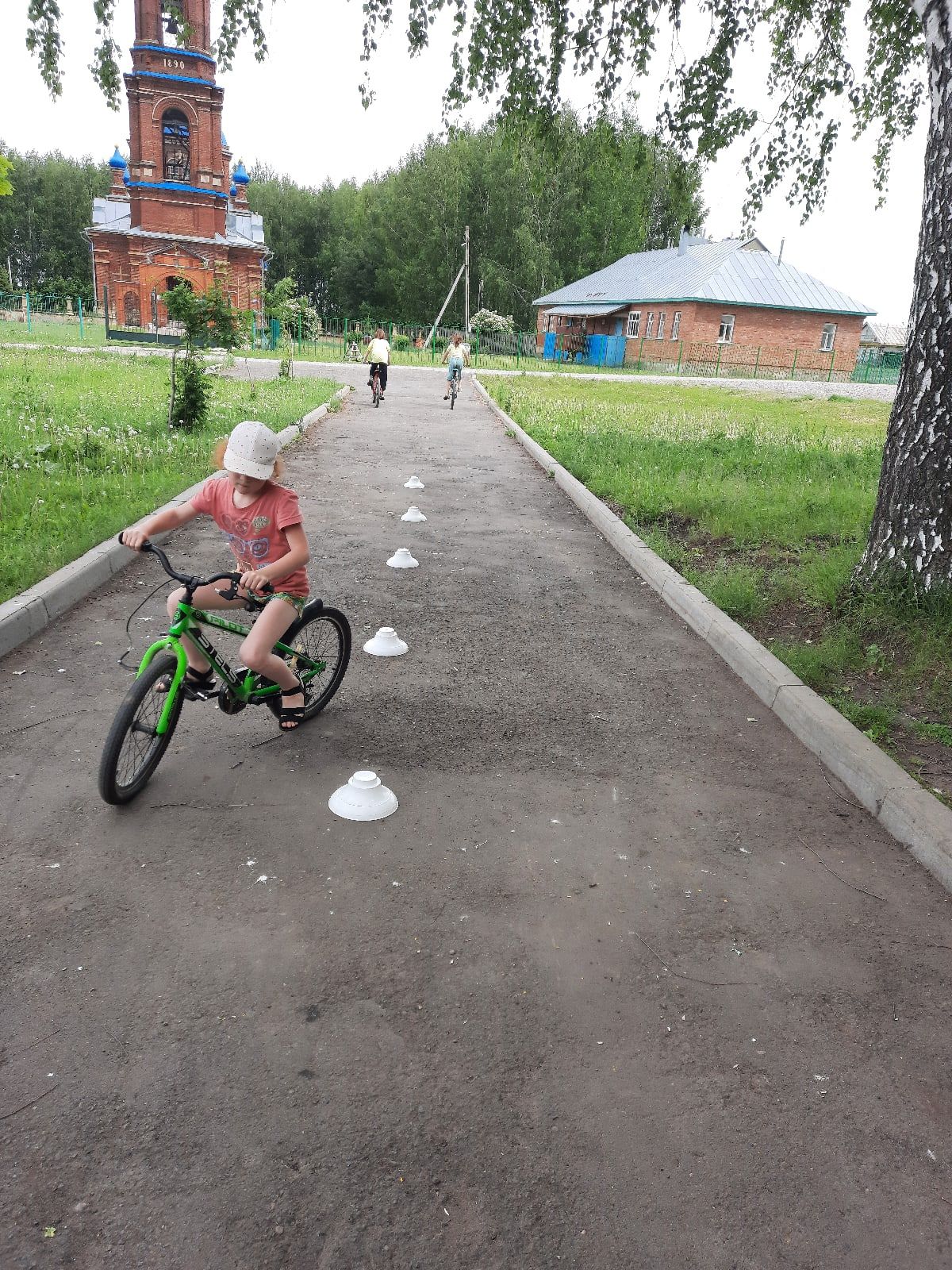 Каникулы: дети чистопольского села совершили веселый велопробег