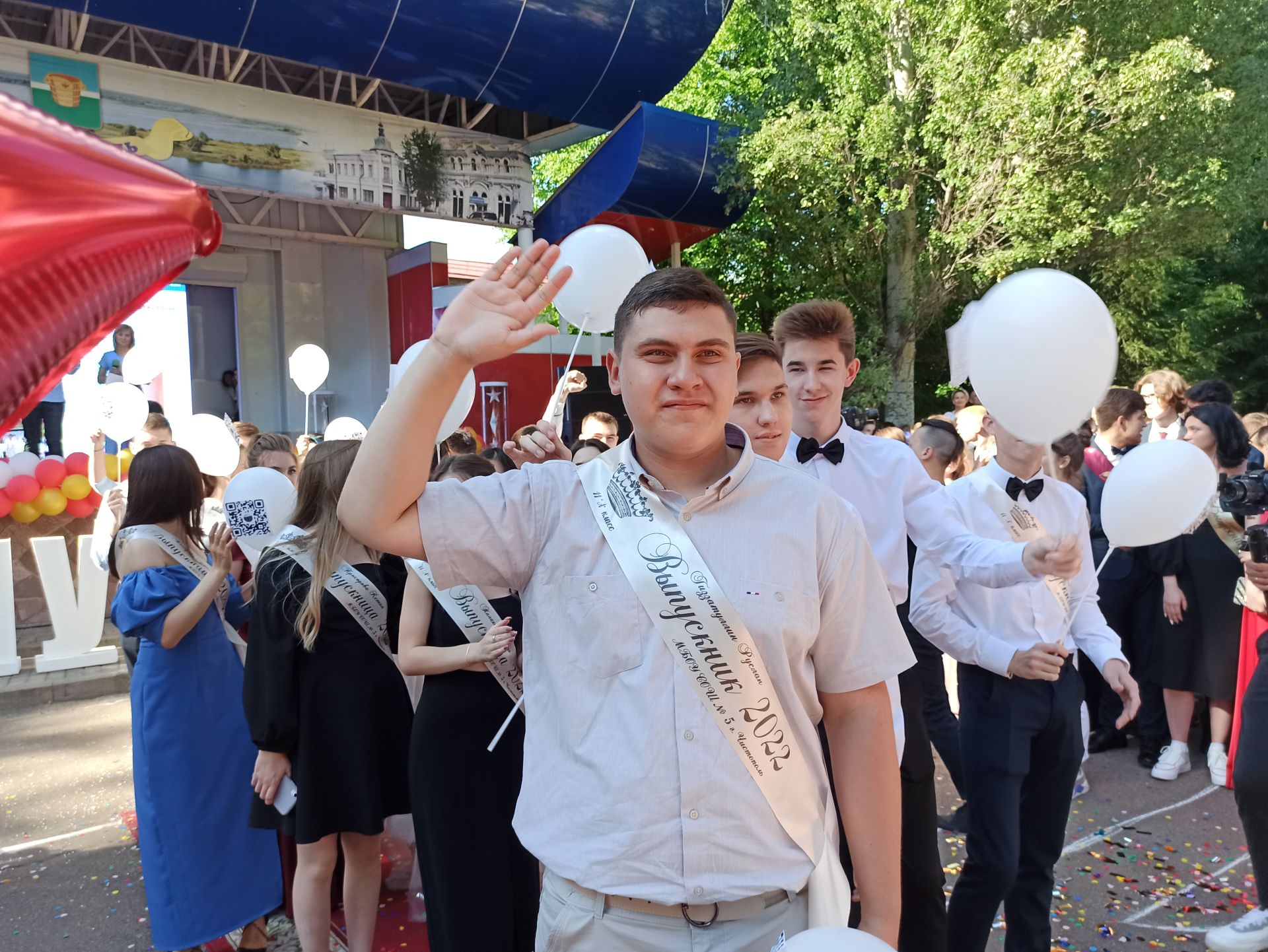 Чистопольские выпускники попрощались со школой (фоторепортаж)