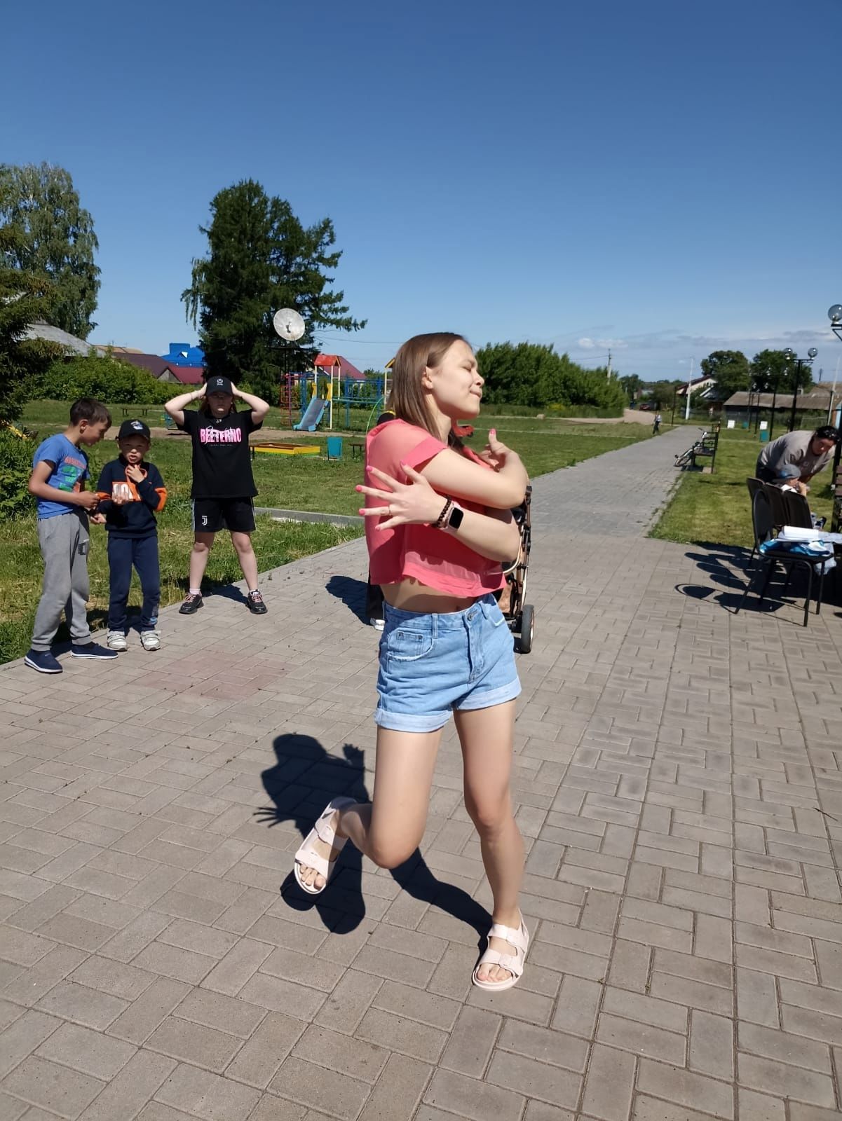 Стретчинг, танцевальный батл, игры: как в Чистопольском районе прошел «Сельский вайб на Луче»