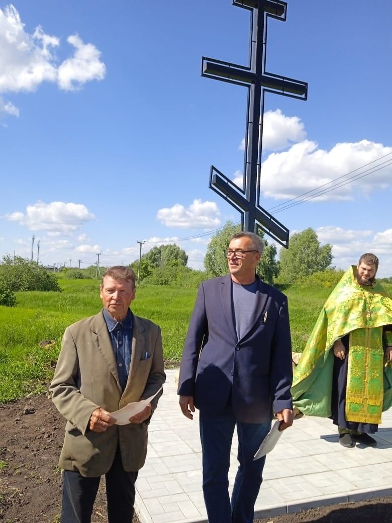 В селе Змеево иерей Тимофей Маташов освятил  поклонный крест
