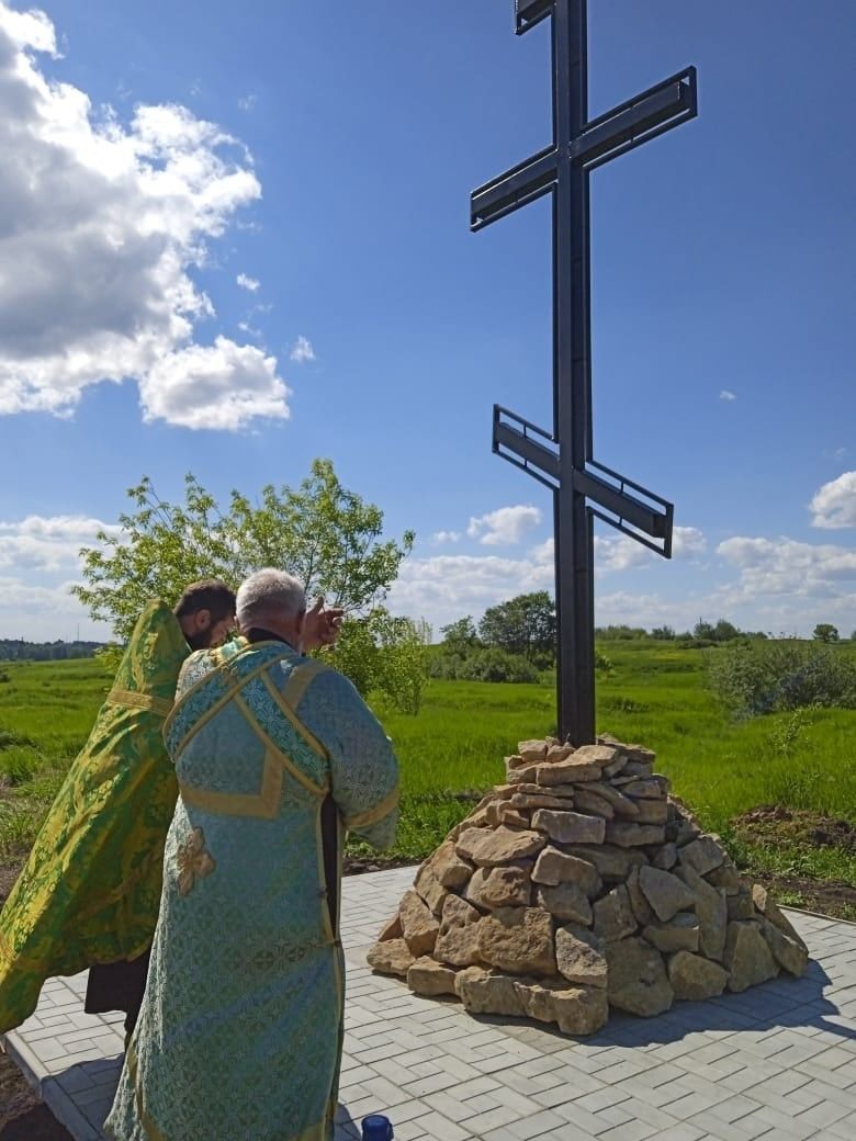 В селе Змеево иерей Тимофей Маташов освятил  поклонный крест