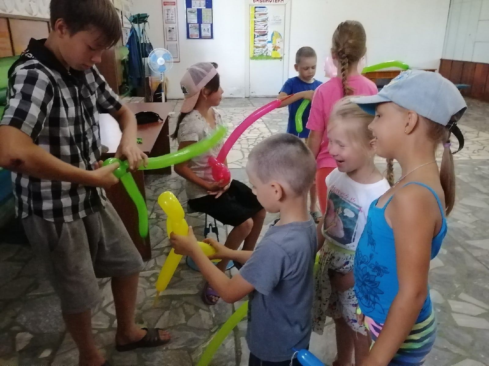 Детям из чистопольского села провели мастер-класс по изготовлению фигур из воздушных шаров