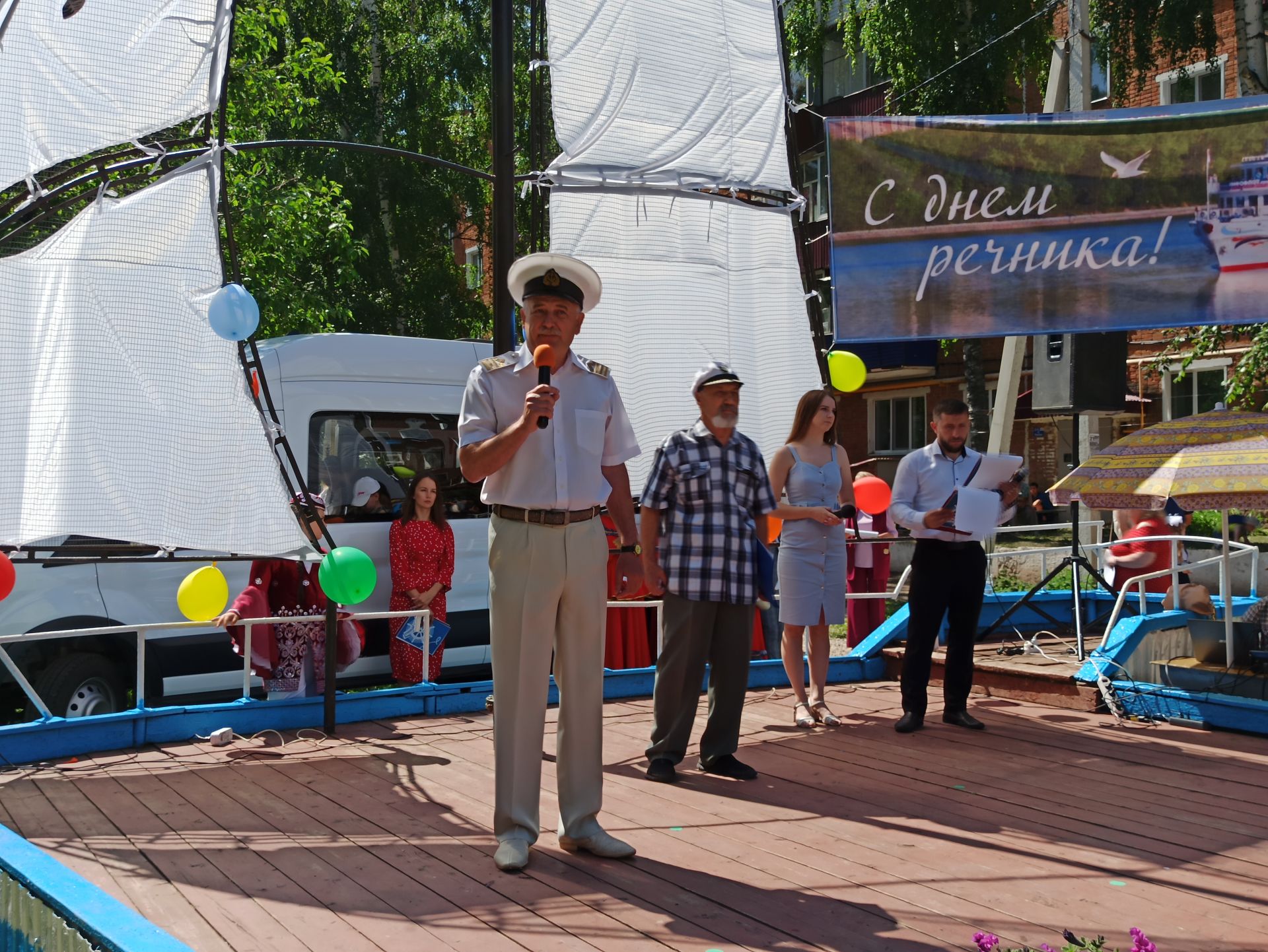 В Чистополе День работников морского и речного флота отметили праздничным концертом на «Бригантине» (фоторепортаж)