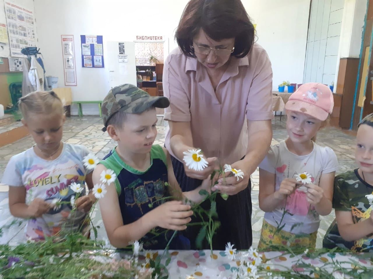 С детьми из Чистопольского села провели игровую программу, посвященную Дню сплетения венков