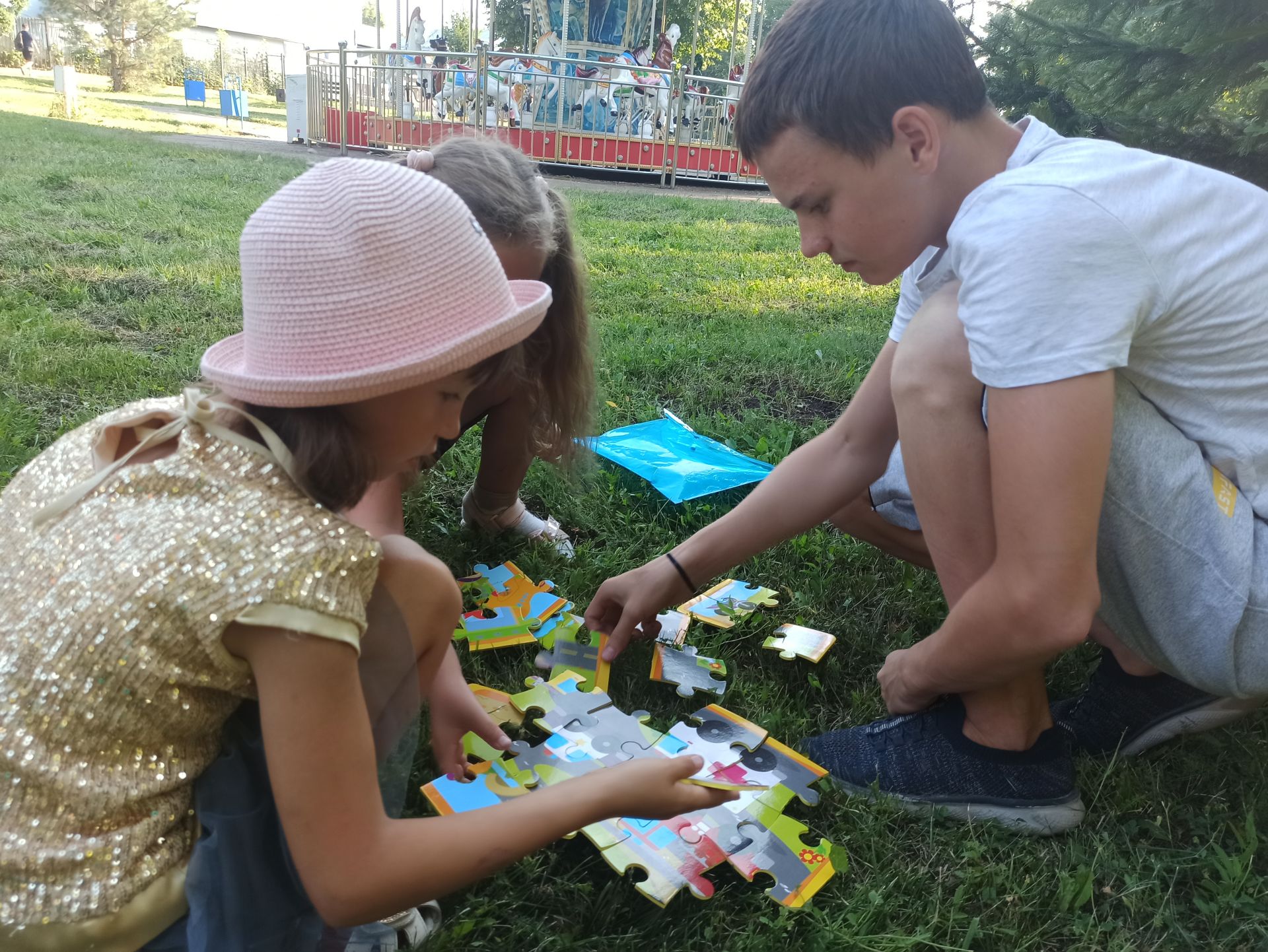 Игры, песни, мороженое: в Чистополе для детей провели увлекательный квест