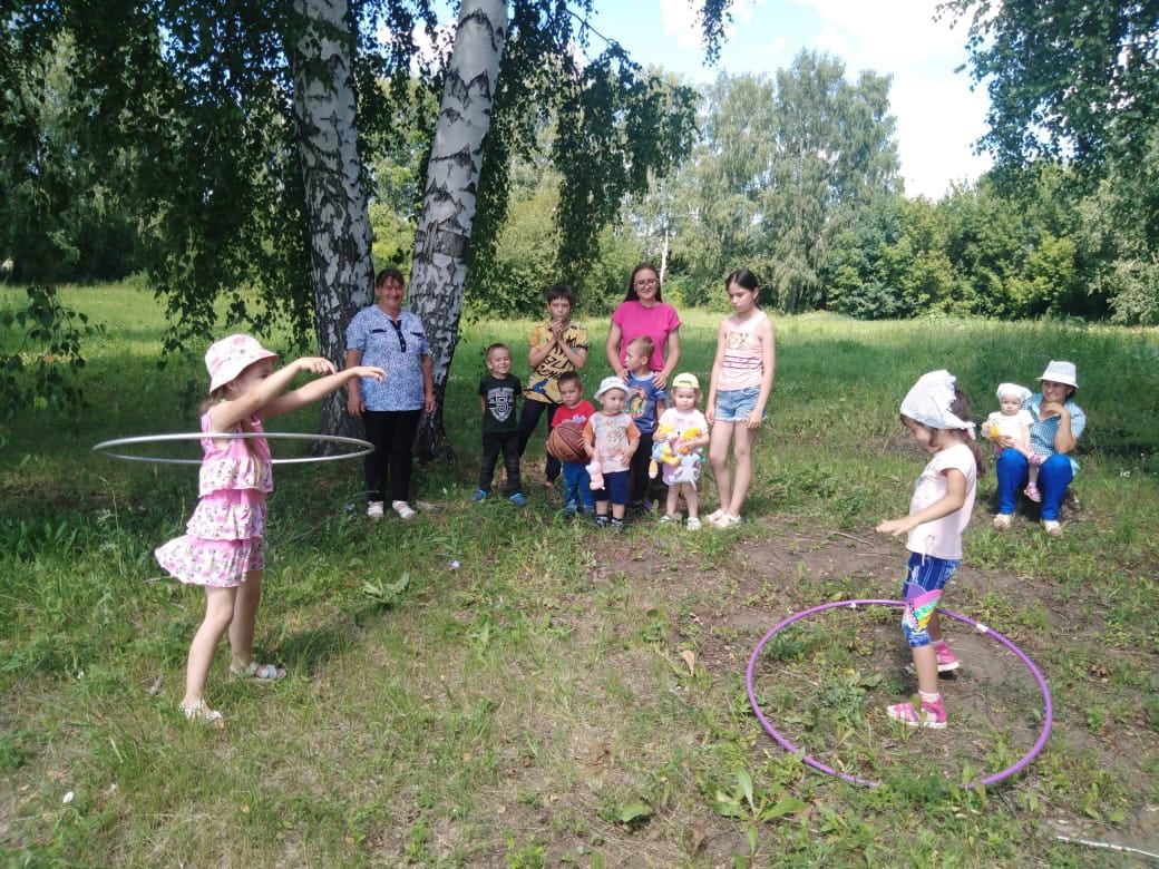 Некогда скучать: мальчишки и девчонки чистопольского села активно участвовали в игровой программе