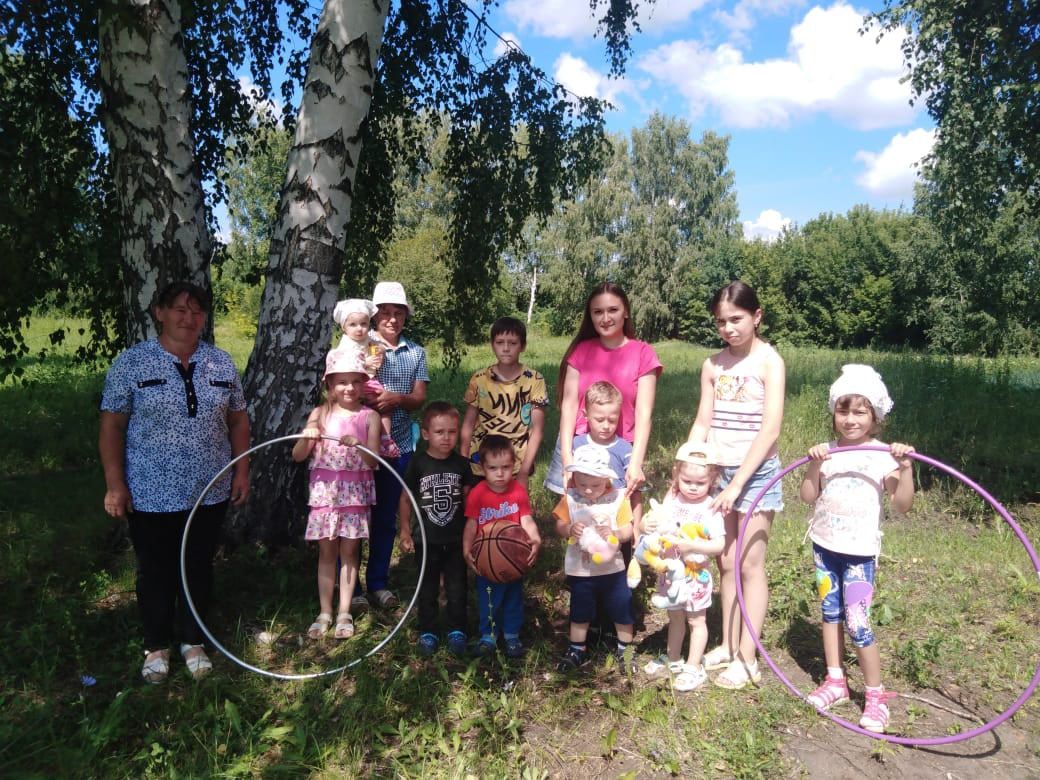 Некогда скучать: мальчишки и девчонки чистопольского села активно участвовали в игровой программе