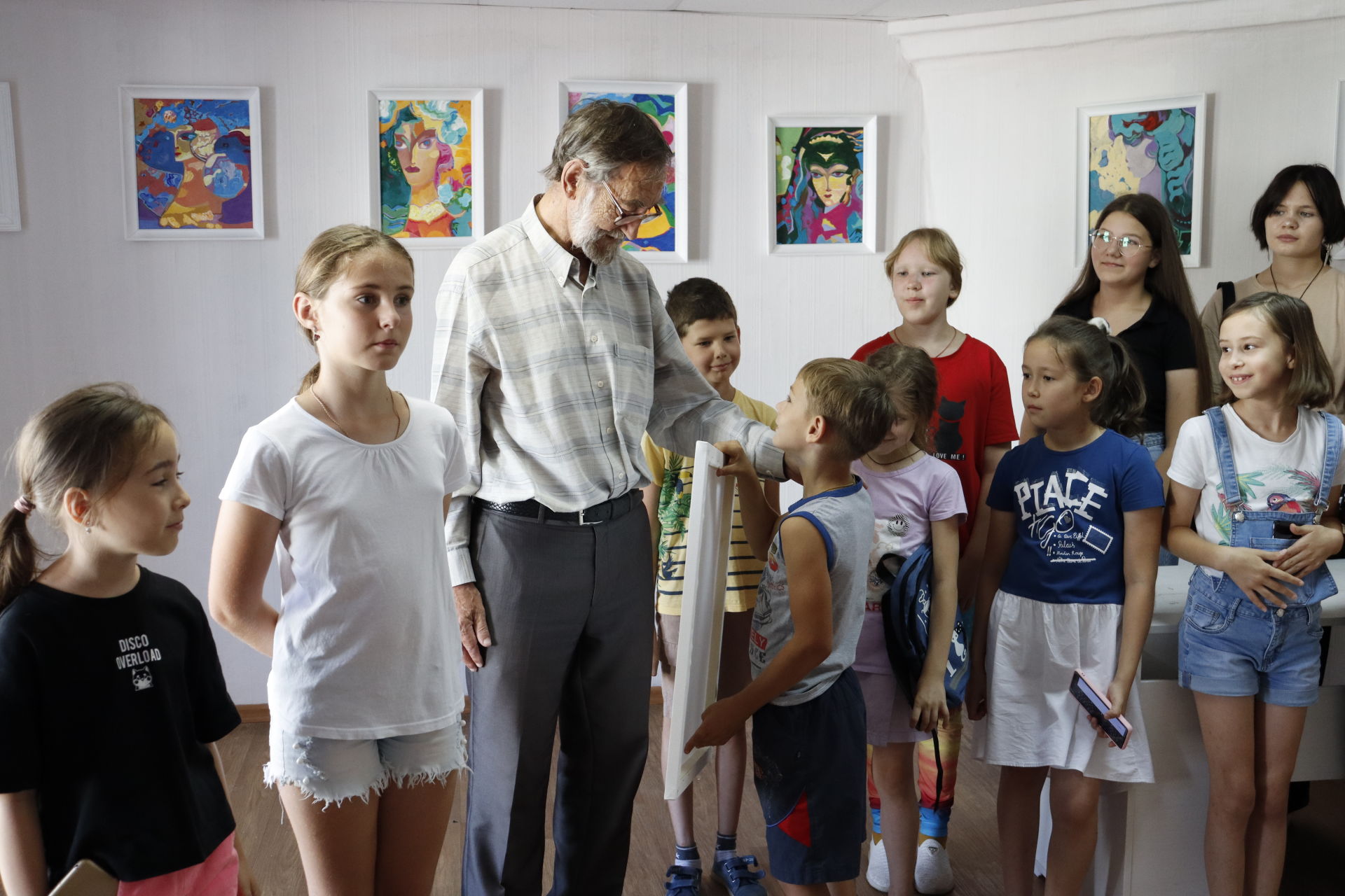 Павел Самойлов рассказал о своих картинах юным художникам