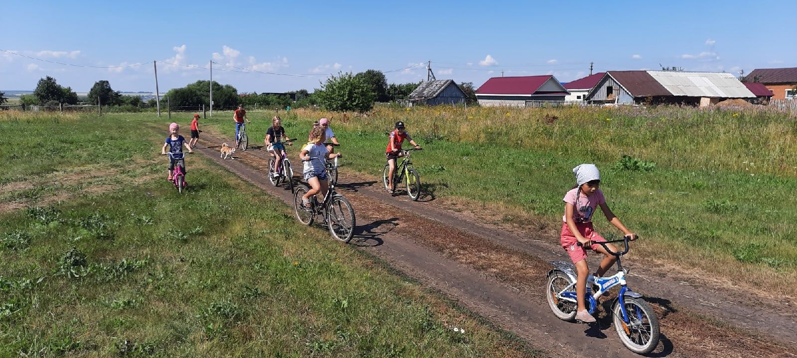 Дети чистопольского села отправились в велопоход по родным просторам