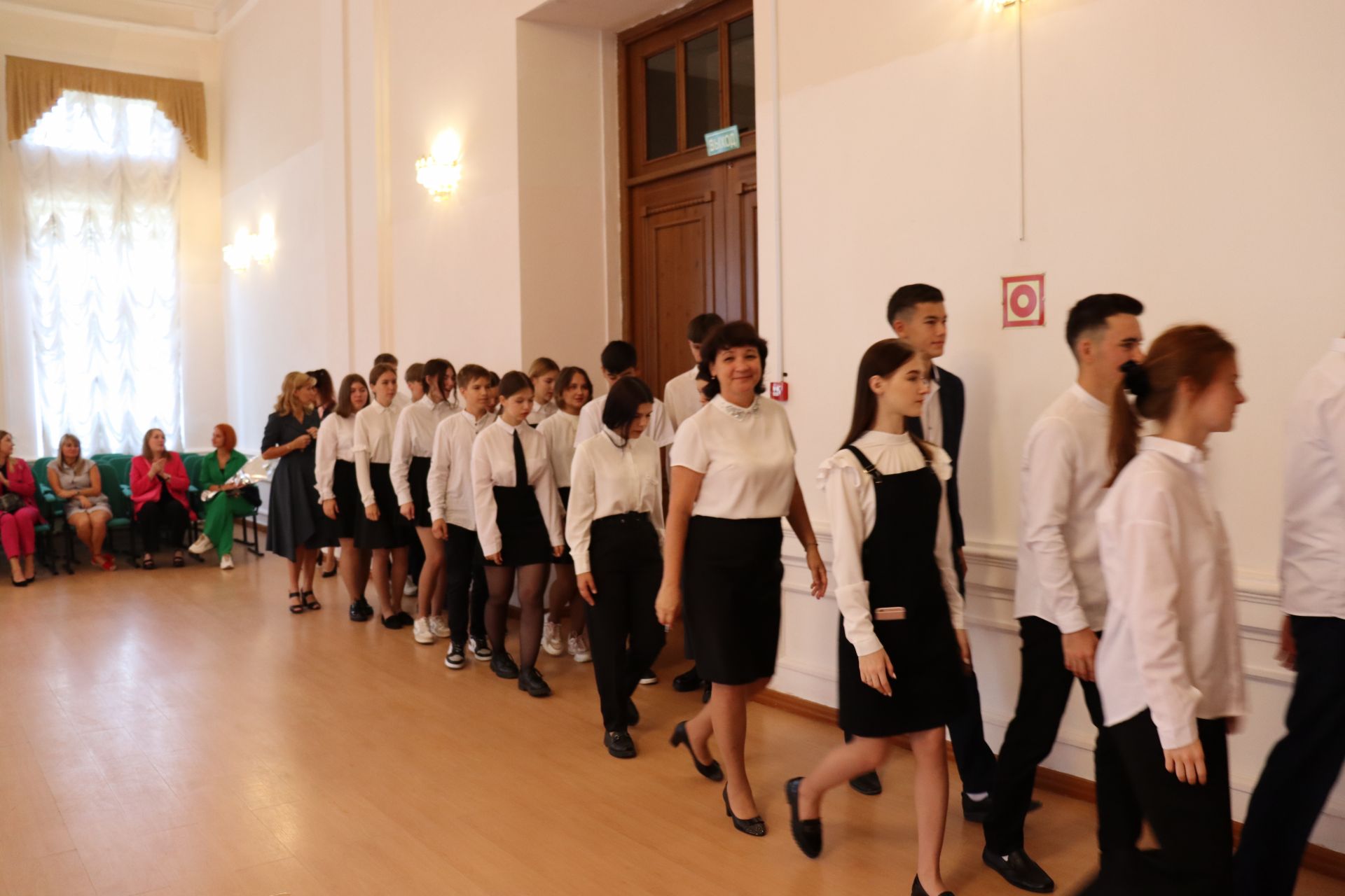 В Чистопольской гимназии №2 для 64 первоклассников прозвенел первый звонок
