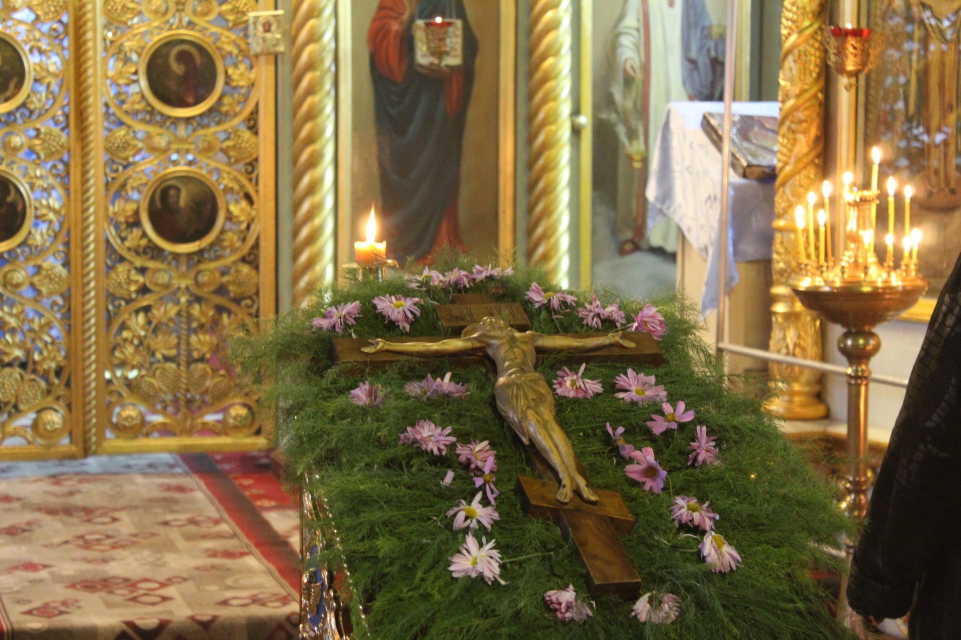 В праздник Воздвижения Креста Господня в чистопольском храме прошло праздничное богослужение