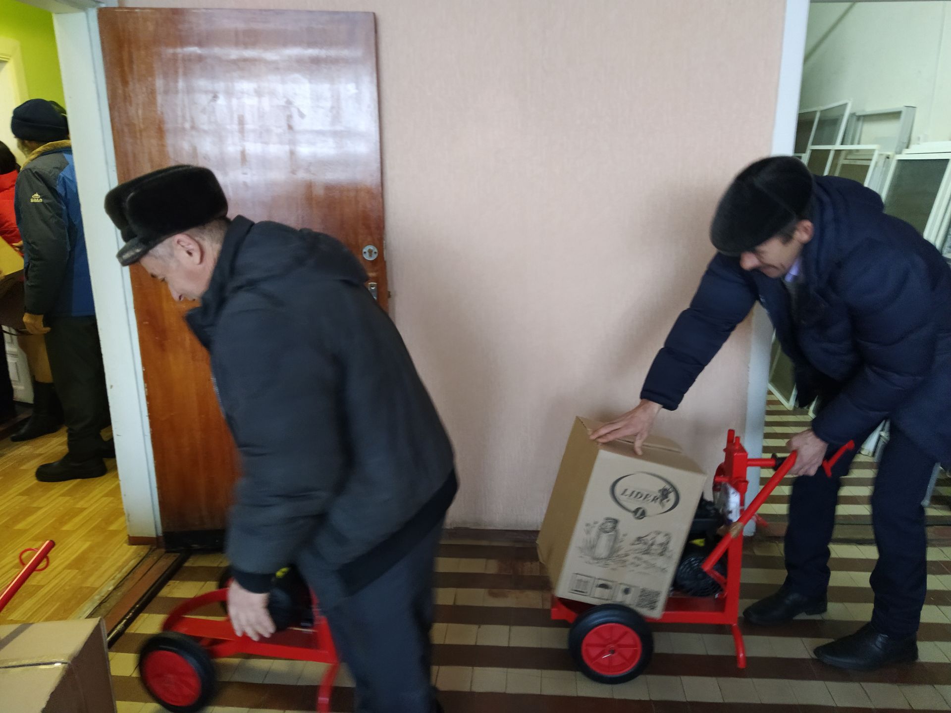 105 жителей Чистопольского района получили доильные аппараты