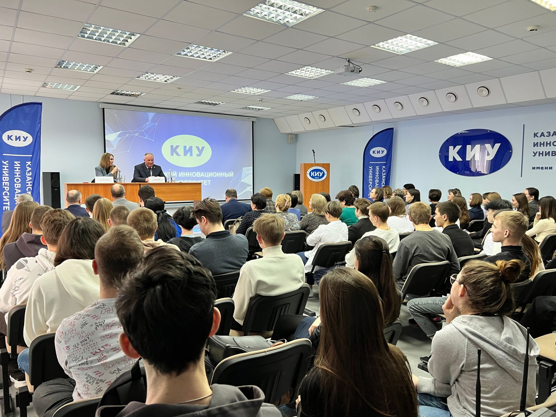 Глава района Дмитрий Иванов встретился с чистопольскими студентами