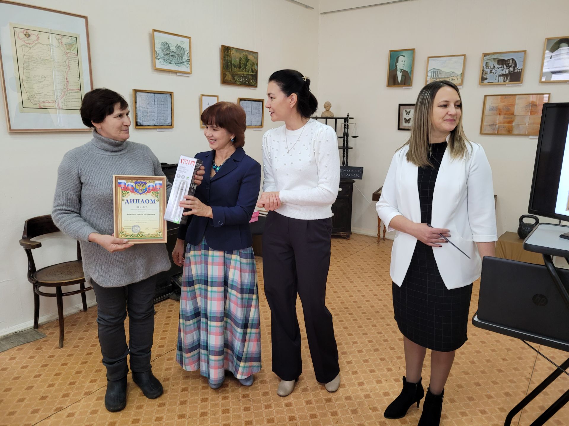 В Чистополе завершила работу выставка изделий мастериц серебряного возраста