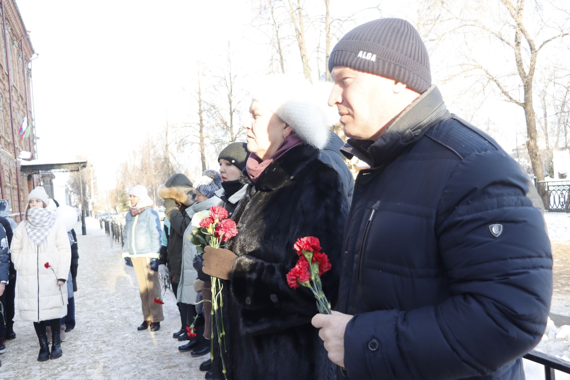 1нче мәктәп бинасында махсус хәрби операциядә һәлак булганнар истәлегенә мемориаль такталар ачылды