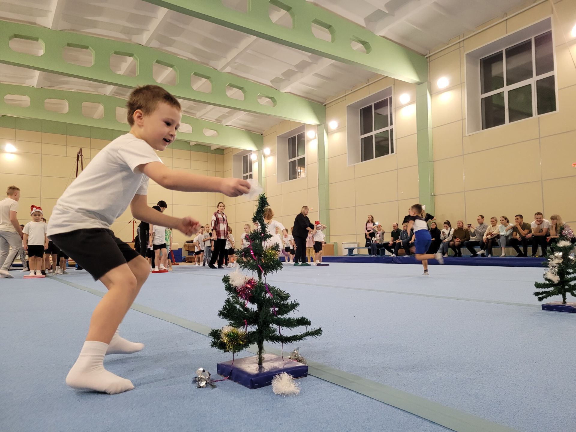 Для воспитанников спортивной школы «Гимнаст» провели новогоднее мероприятие