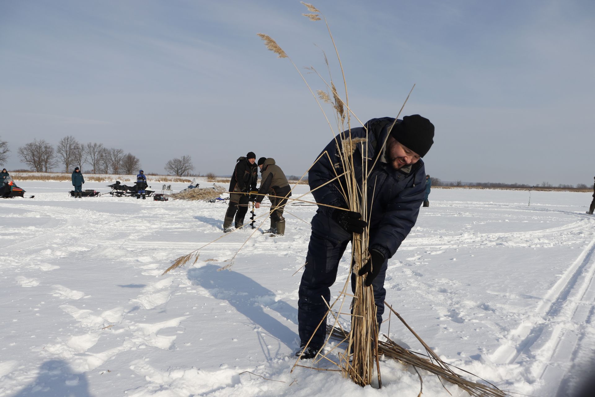 Чистопольцы пробурили около 200 лунок и насытили воду кислородом с помощью аэратора