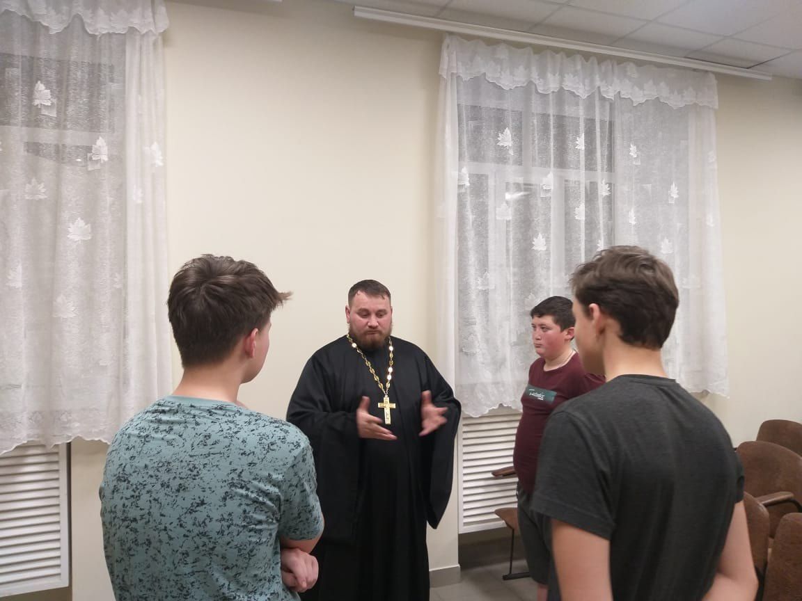 Чистопольские студенты встретились со священнослужителями