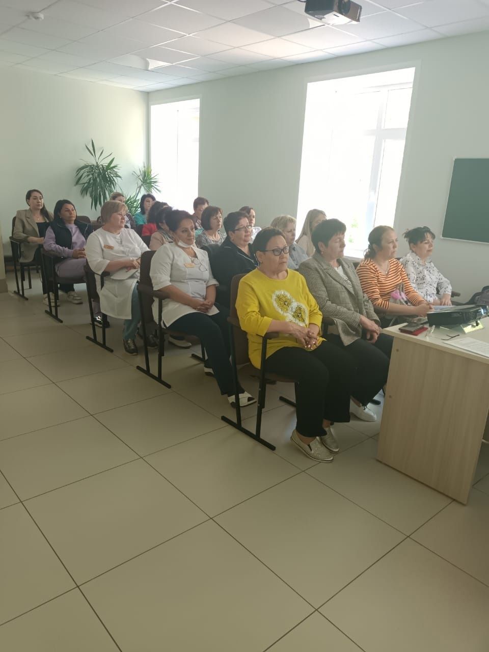 Специалисты Чистопольской ЦРБ провели лекцию, посвященную Дню охраны труда и технике безопасности