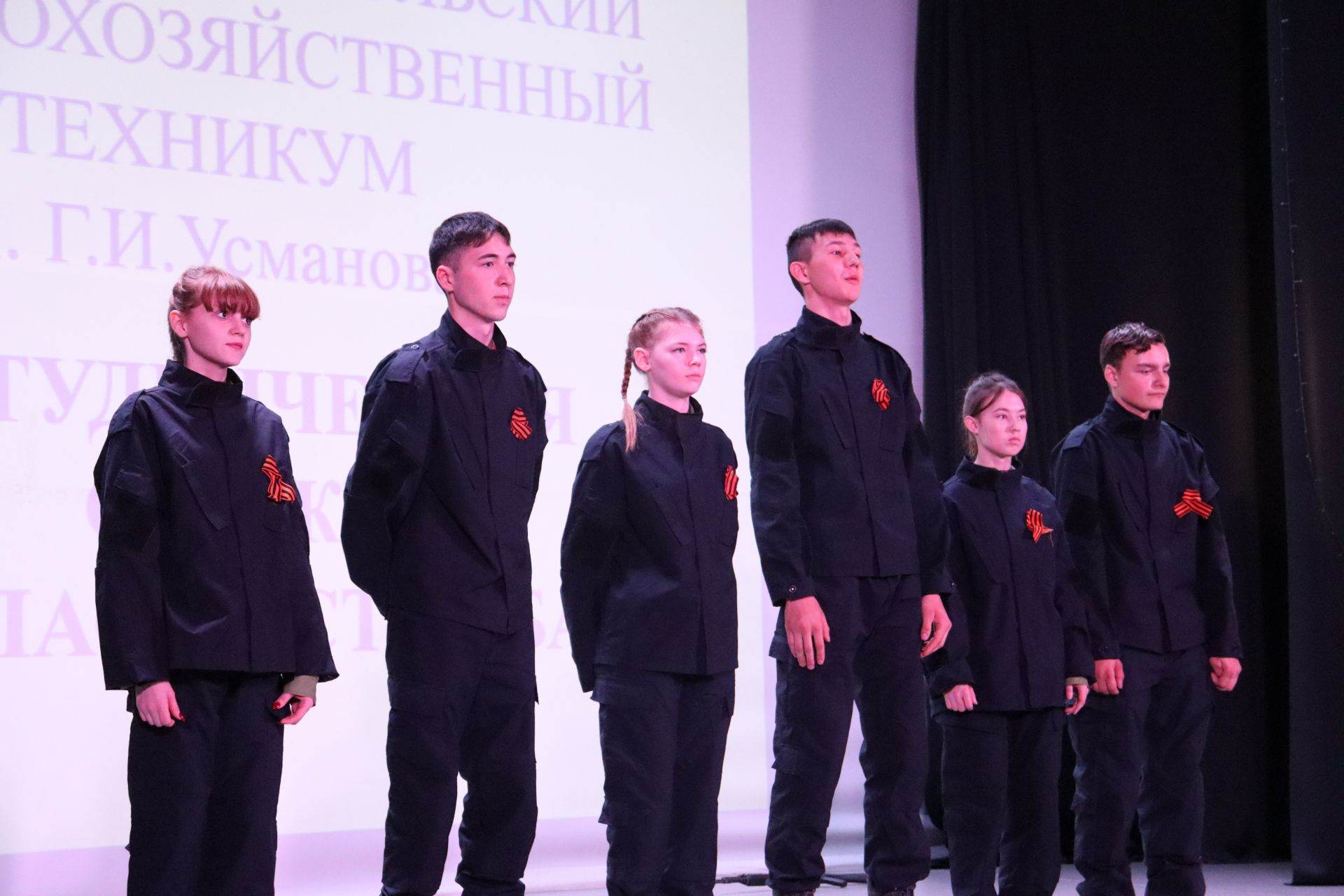 В Молодежном центре прошел конкурс солдатской песни