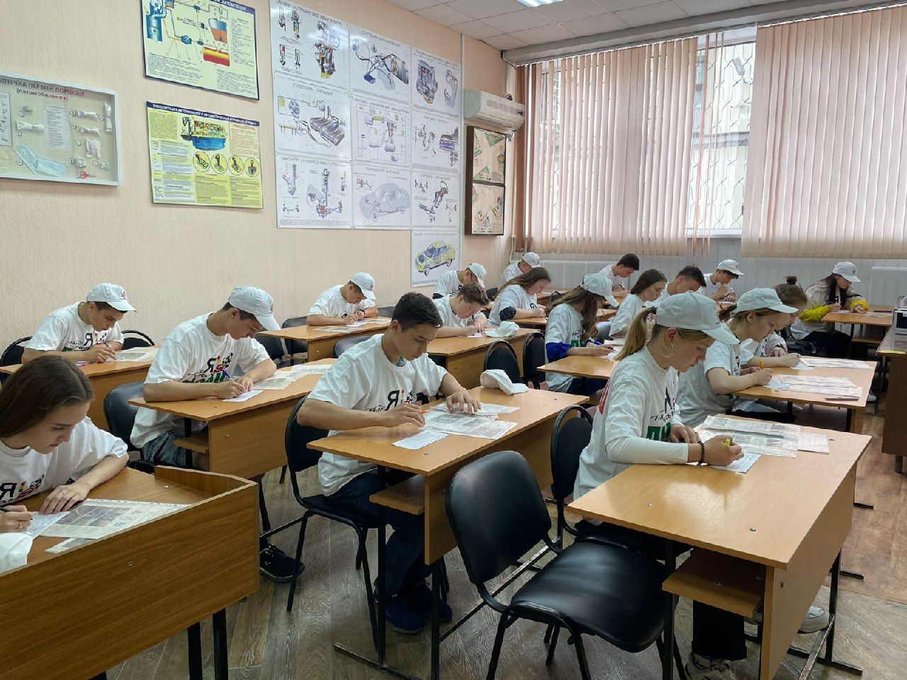 Чистопольские старшеклассники стали участниками конкурса «Знатоки ПДД»