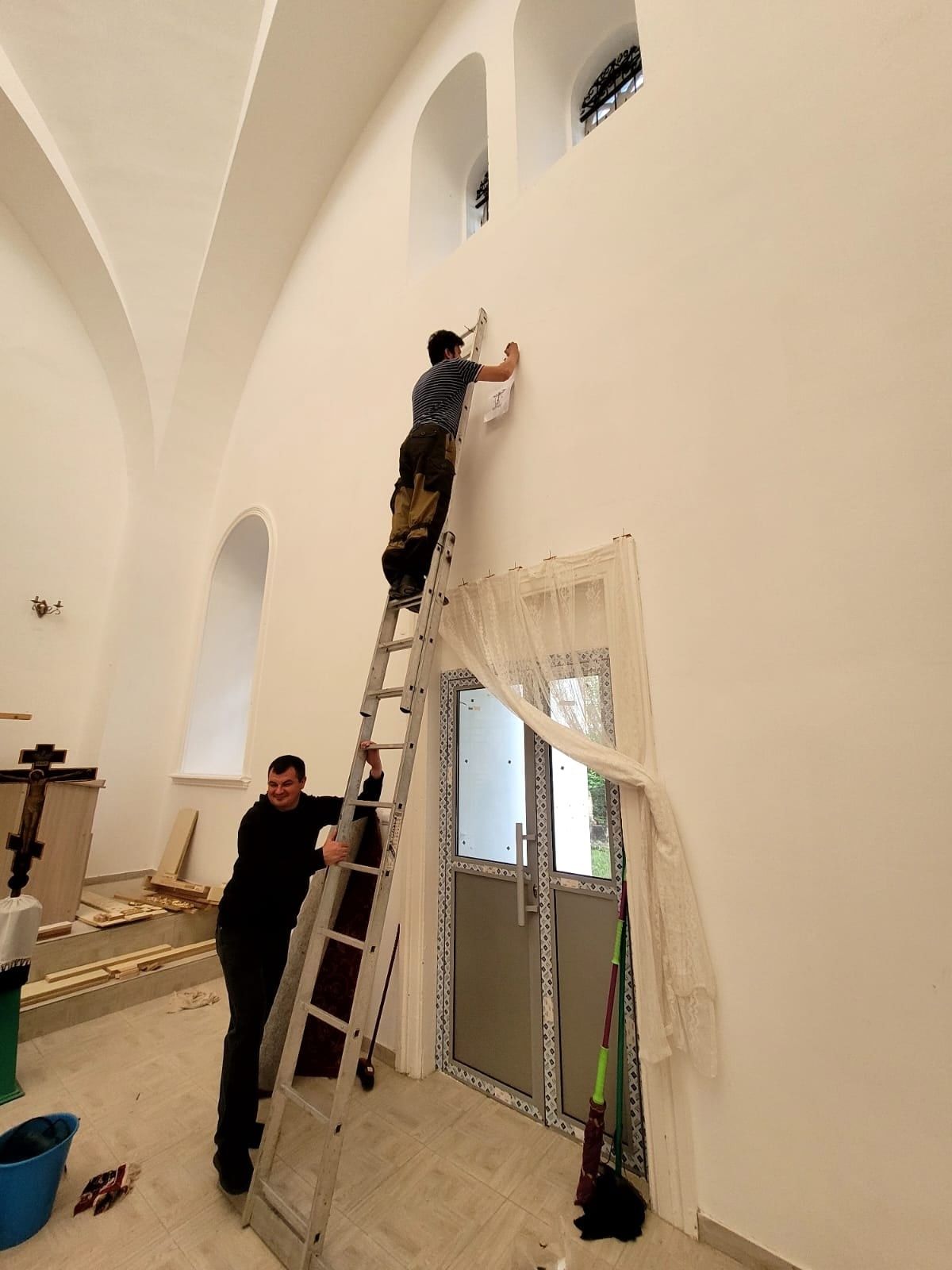 В сельском храме Чистопольского района прошла уборка перед праздником Святой Троицы