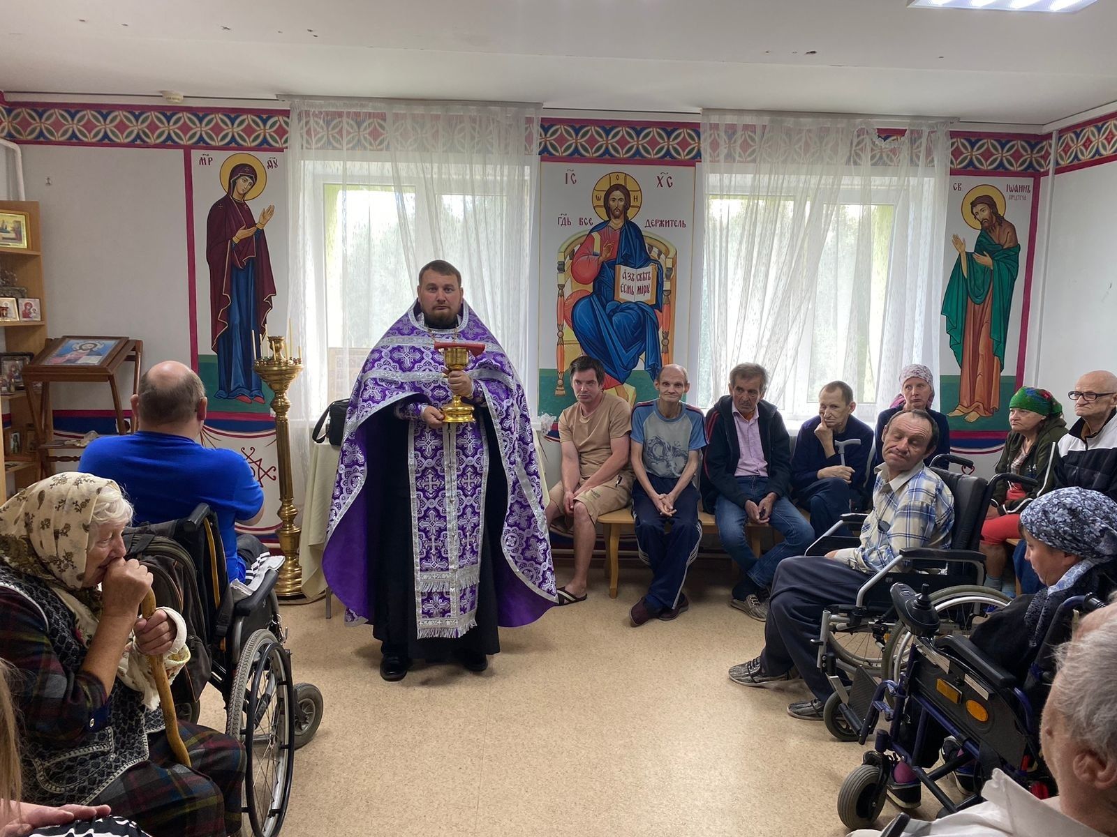 Священник причастил подопечных чистопольского дома-интерната