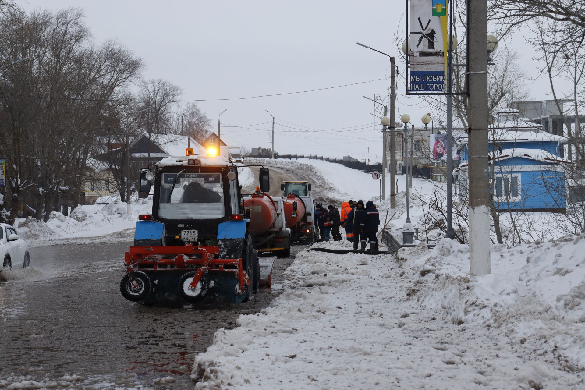 В Чистополе устраняют последствия коммунальной аварии