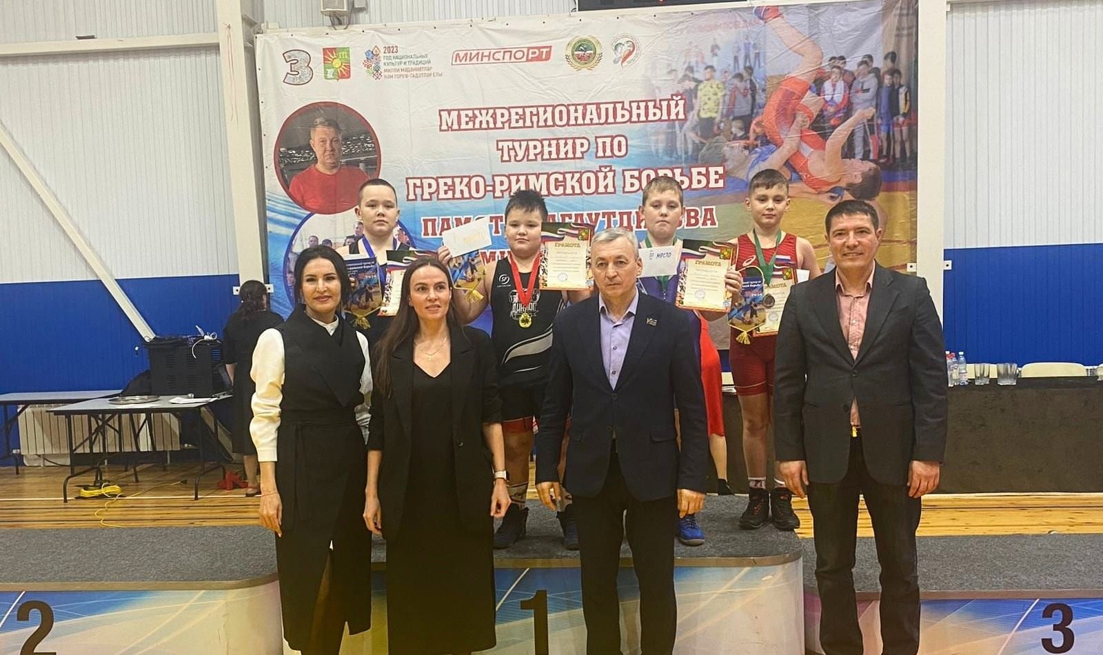 Чистопольские борцы заняли призовые места на межрегиональном турнире