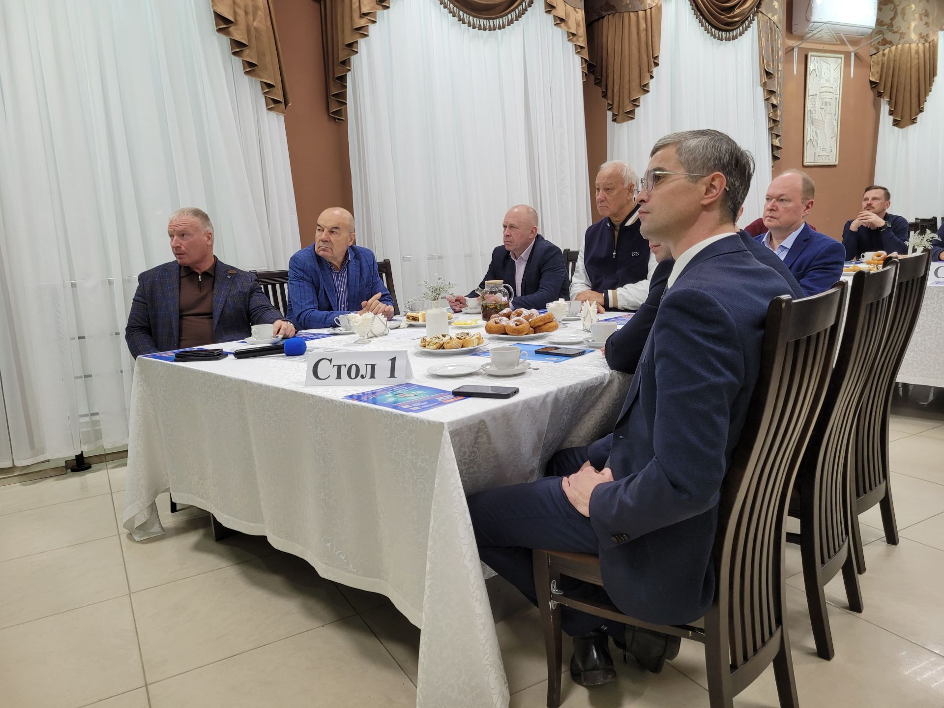 Глава Чистопольского района провел встречу с местными предпринимателями