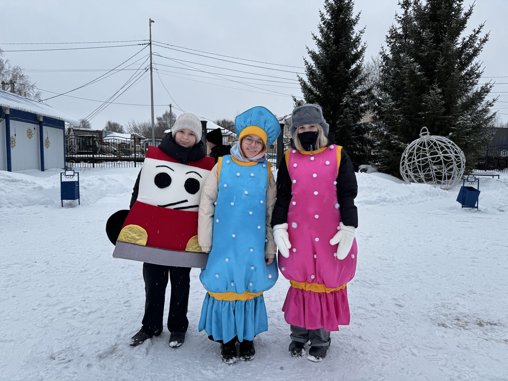 В Скарятинском саду зажгли главную ёлку города