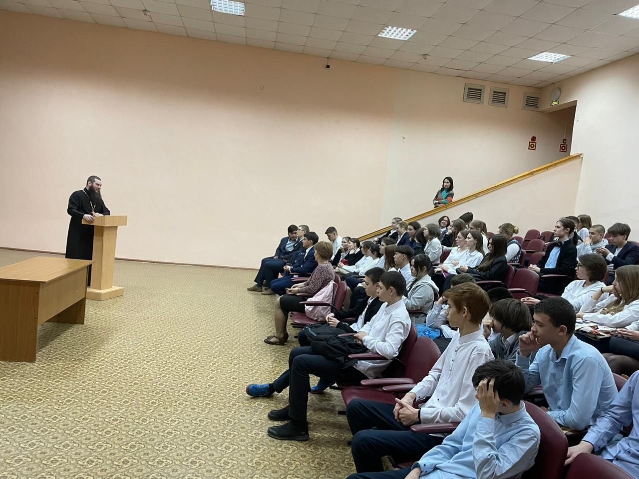 С чистопольскими гимназистами провели гражданско-патриотическую беседу