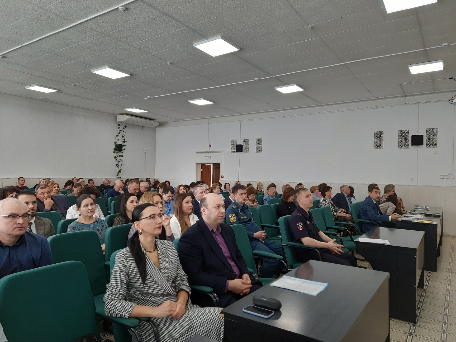 Чистопольцы получают сертификаты на отдых в санаториях, надои растут, за рулем — пьяные водители: о чем еще говорилось на совещании в муниципалитете