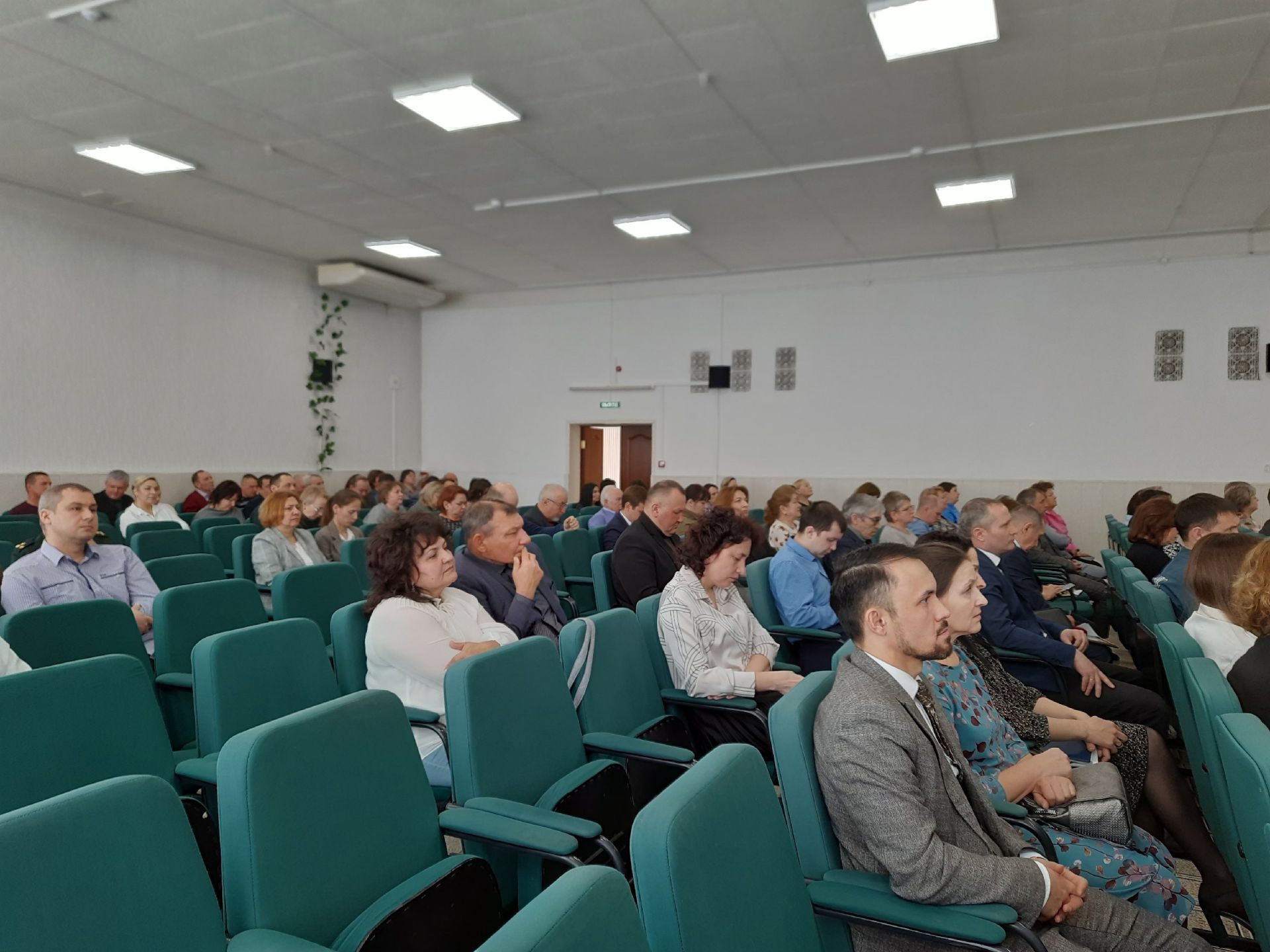 Чистопольцы получают сертификаты на отдых в санаториях, надои растут, за рулем — пьяные водители: о чем еще говорилось на совещании в муниципалитете