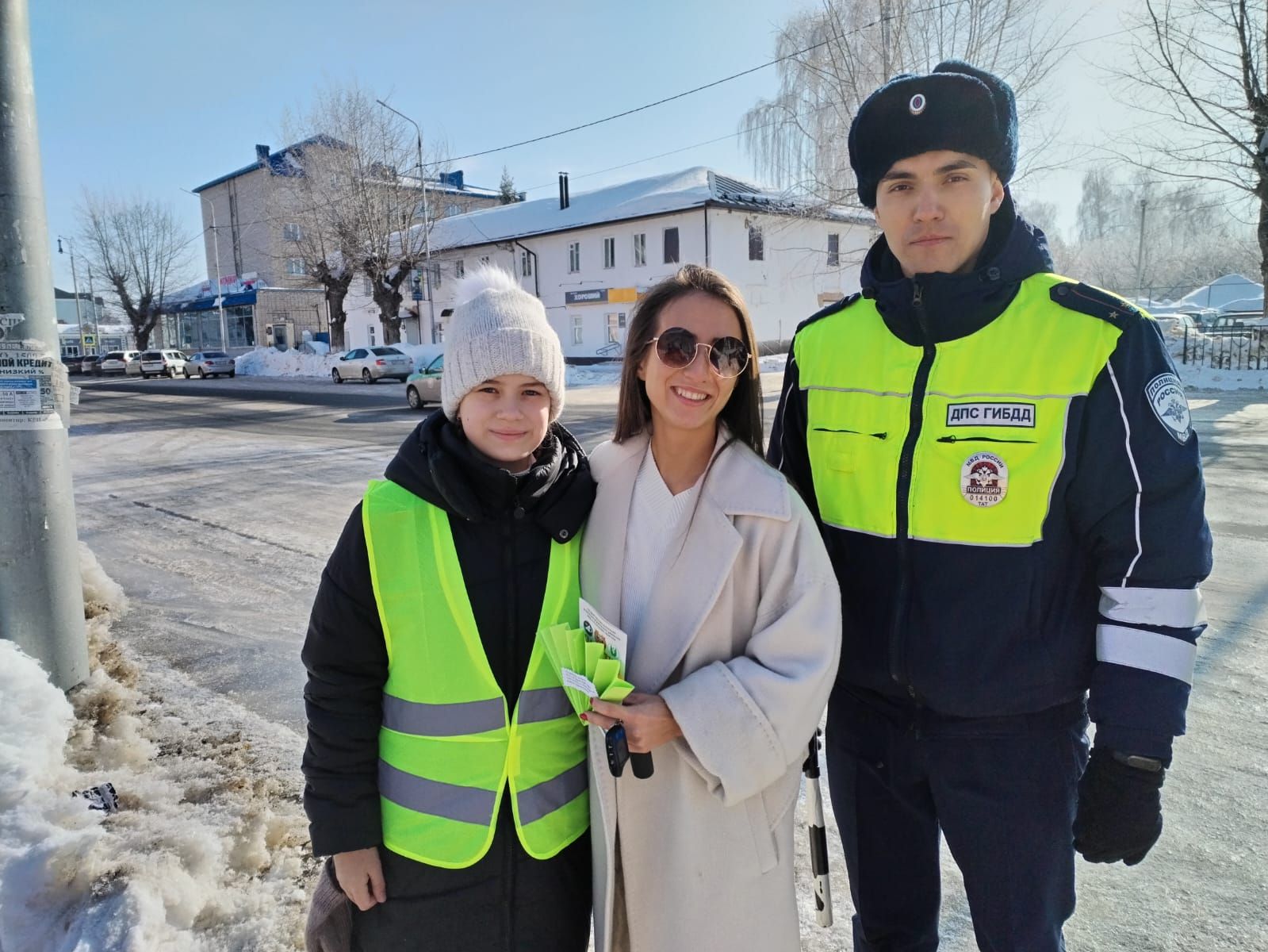 Чистопольских автоледи поздравили с наступающим праздником